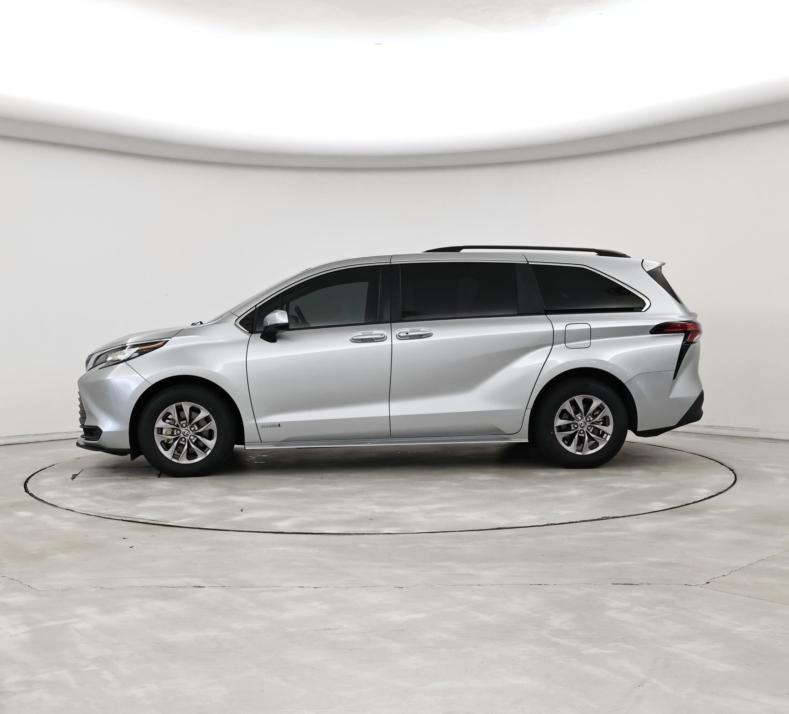 Thumbnail: 2021 Toyota Sienna - 3
