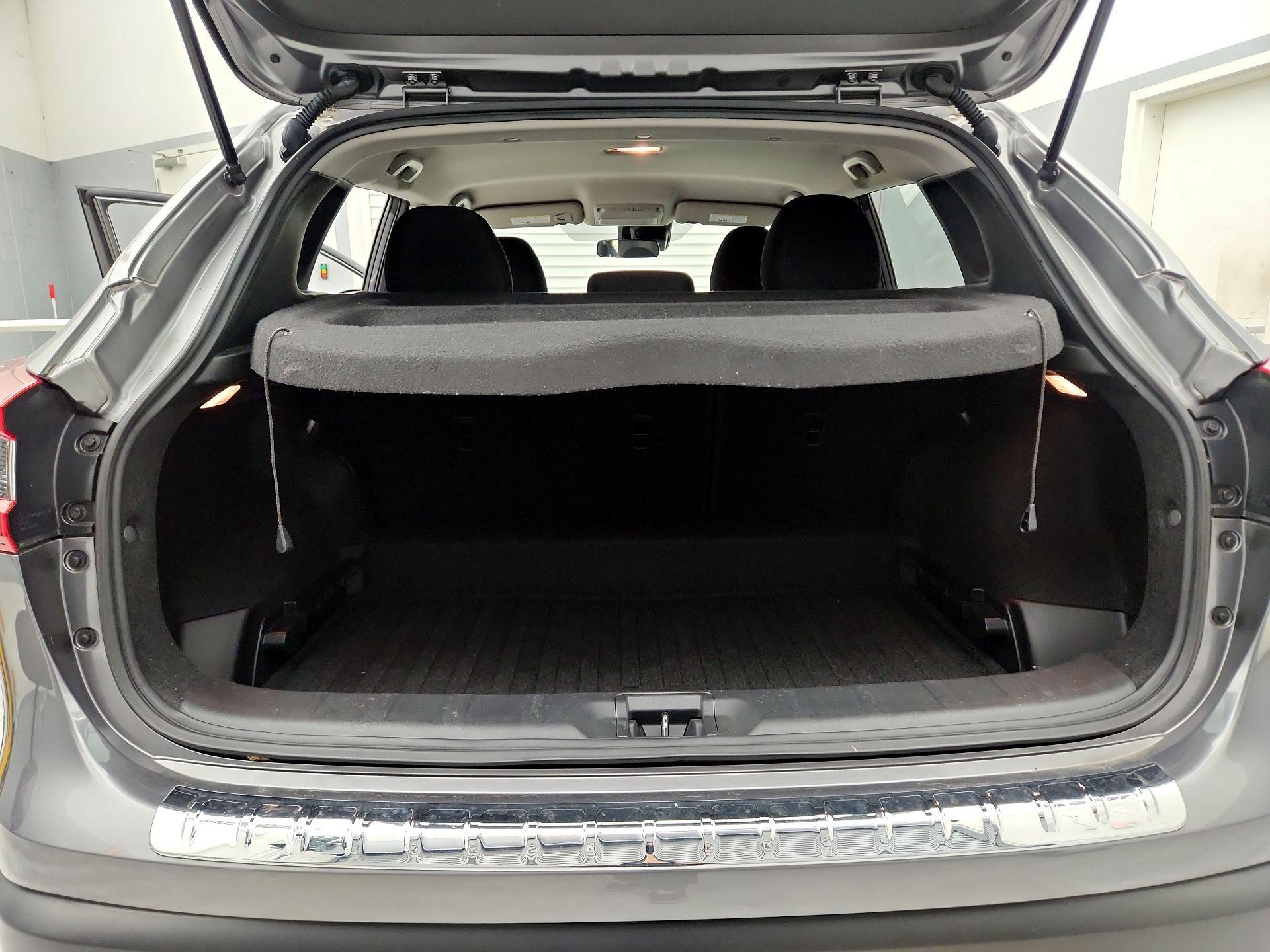 Thumbnail: 2020 Nissan Rogue Sport - 20