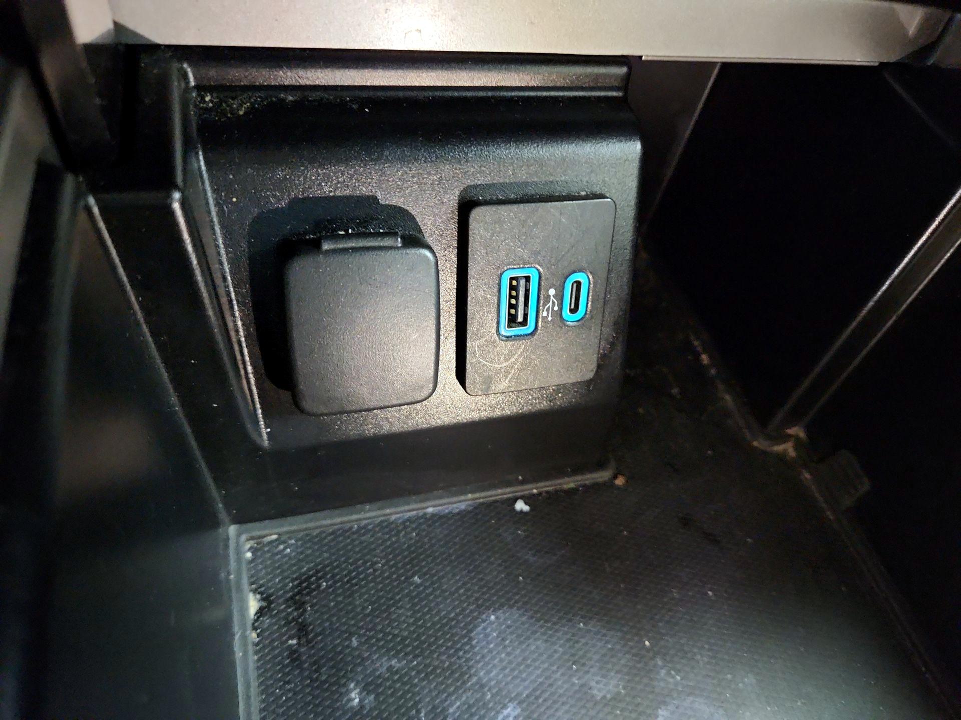 Thumbnail: 2020 Ford Explorer - 19