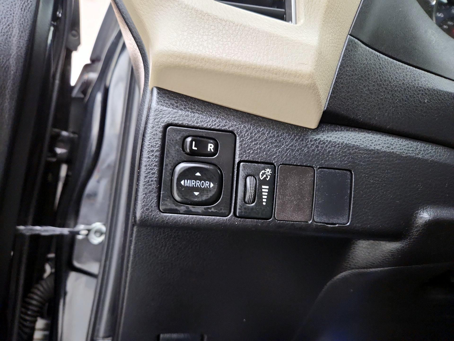 Thumbnail: 2015 Toyota Corolla - 13