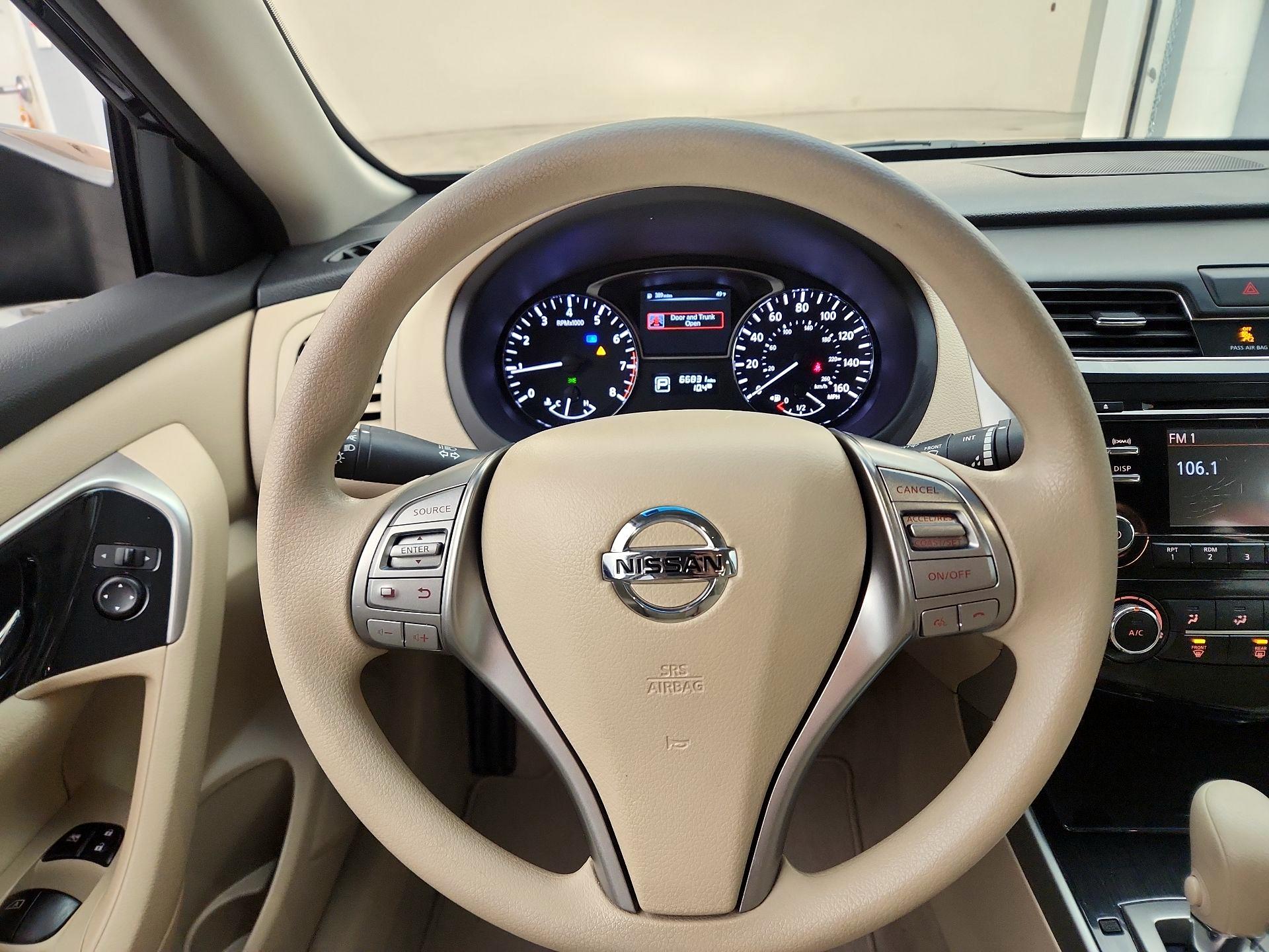 Thumbnail: 2014 Nissan Altima - 10