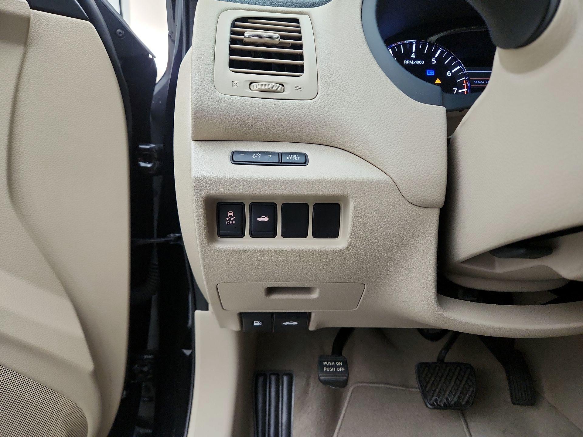 Thumbnail: 2014 Nissan Altima - 13