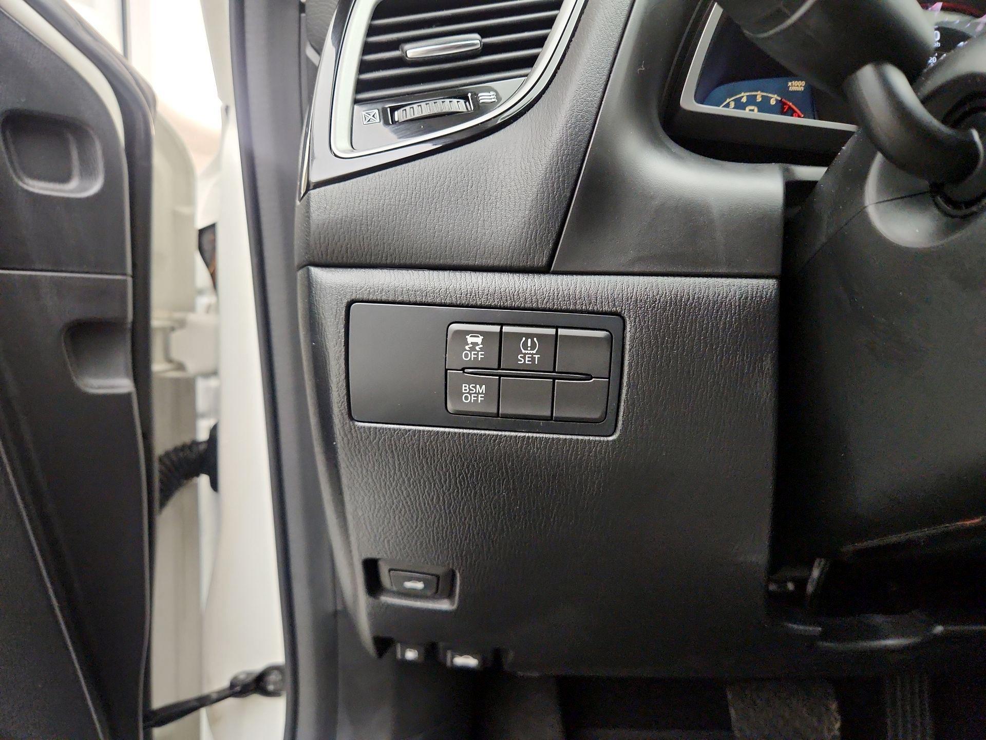 Thumbnail: 2016 Mazda Mazda3 - 13