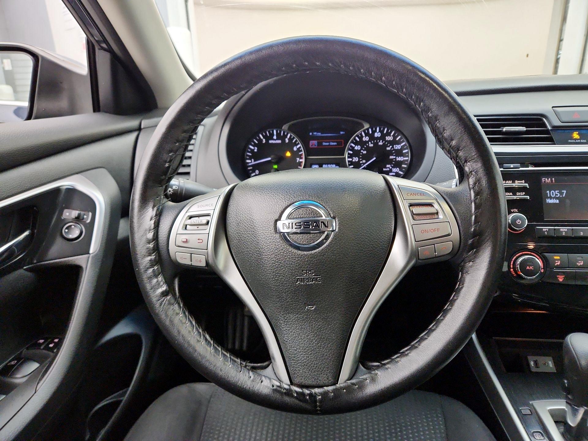 Thumbnail: 2014 Nissan Altima - 10