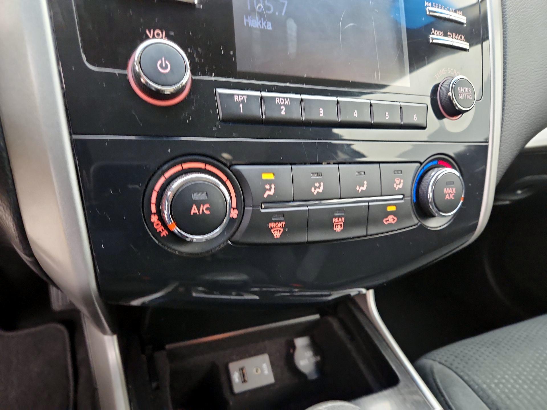 Thumbnail: 2014 Nissan Altima - 16