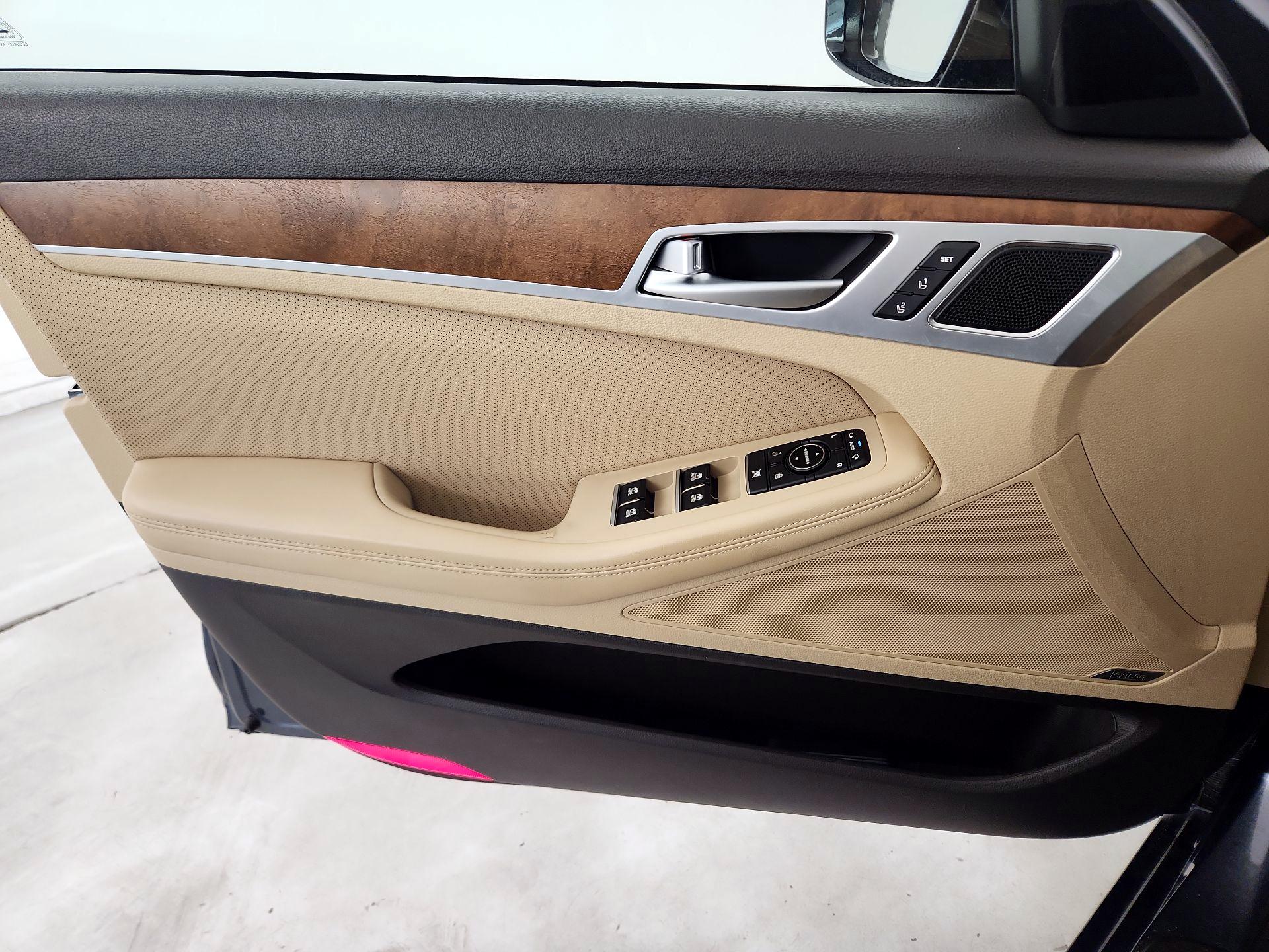 Thumbnail: 2017 Genesis G80 - 12