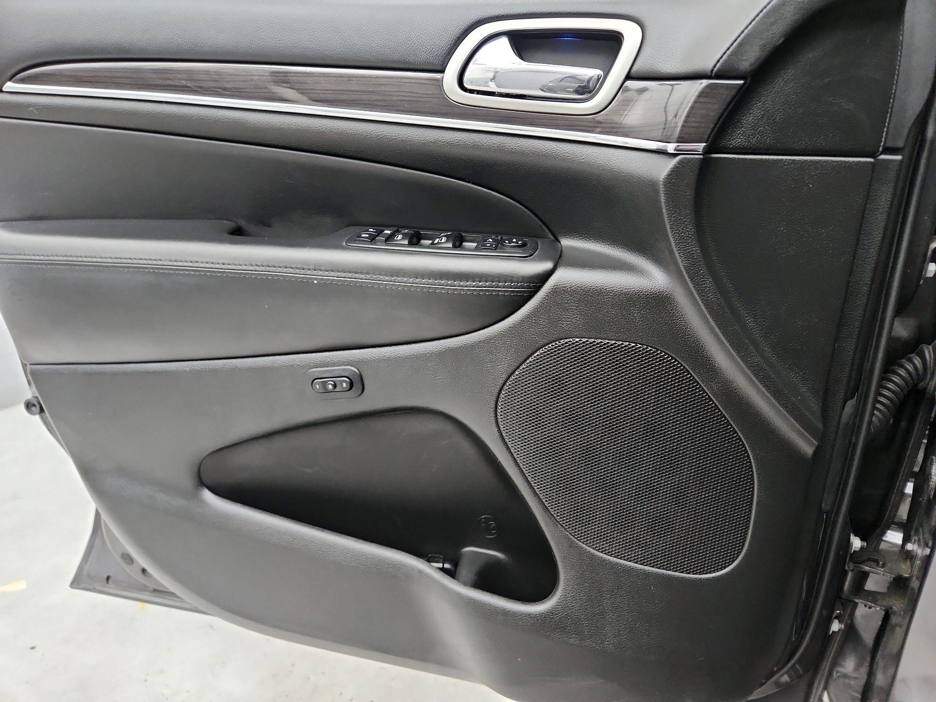 Thumbnail: 2018 Jeep Grand Cherokee - 12