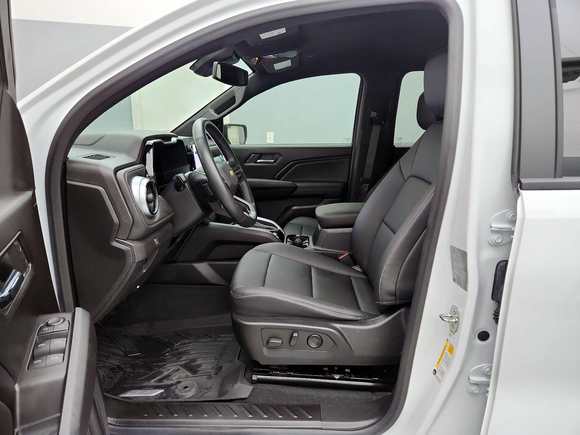 Thumbnail: 2023 Chevrolet Colorado - 11