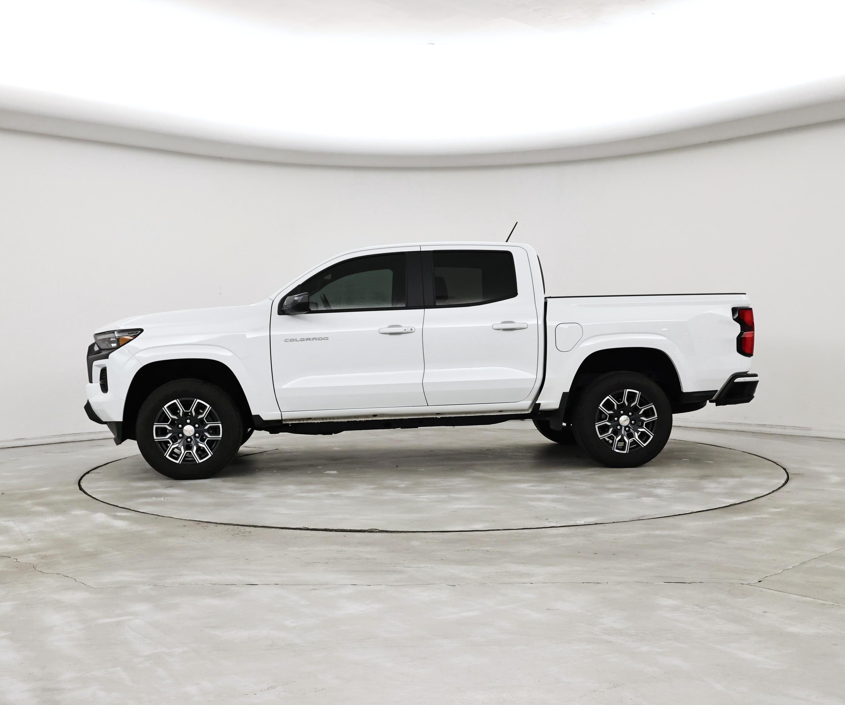 Thumbnail: 2023 Chevrolet Colorado - 3