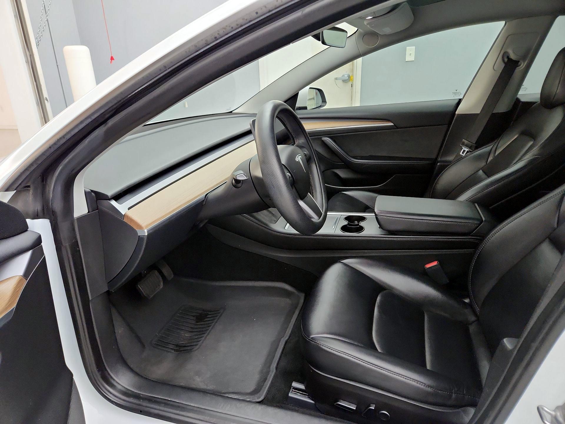 Thumbnail: 2023 Tesla Model 3 - 11