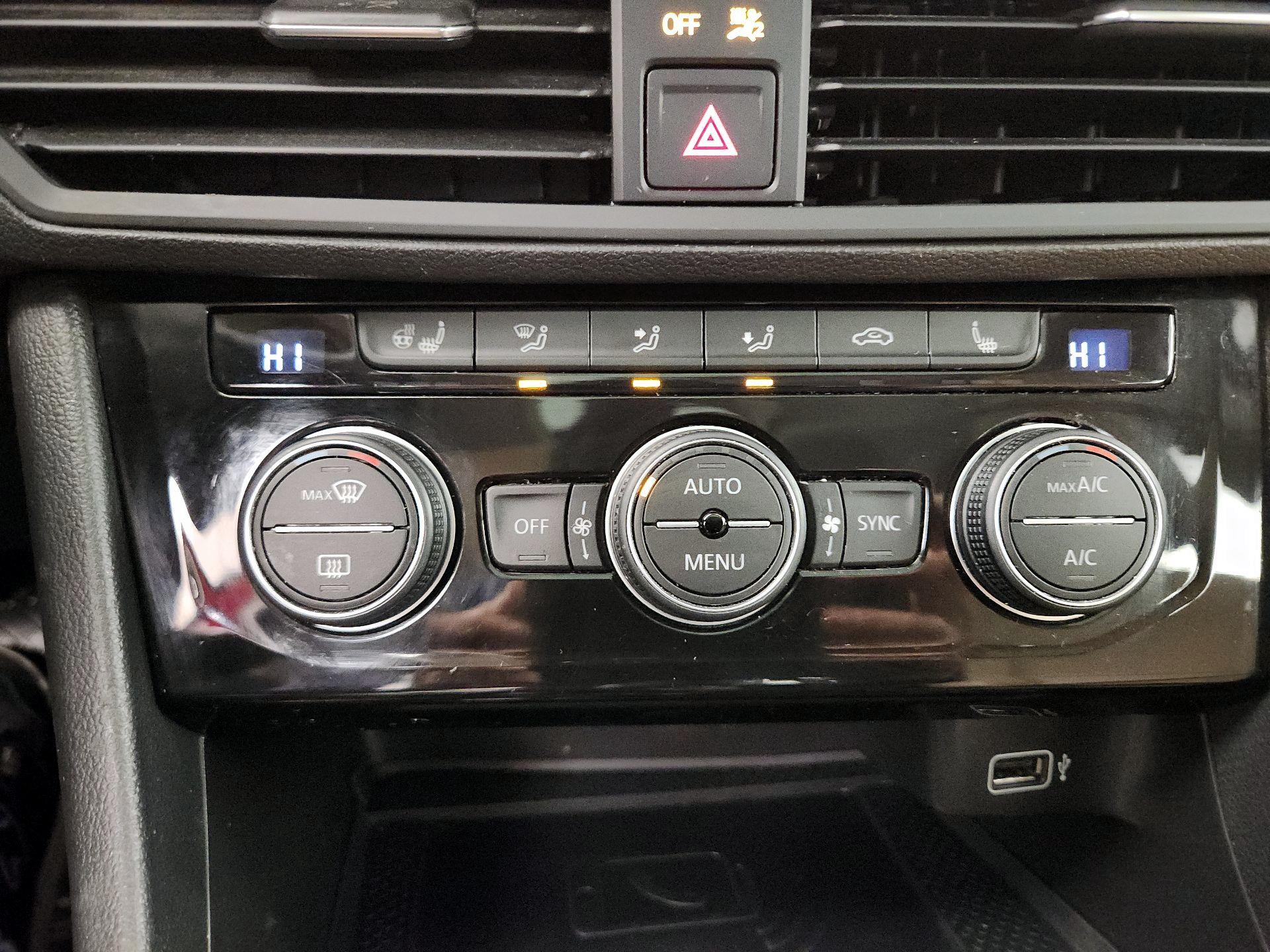 Thumbnail: 2020 Volkswagen Jetta - 16