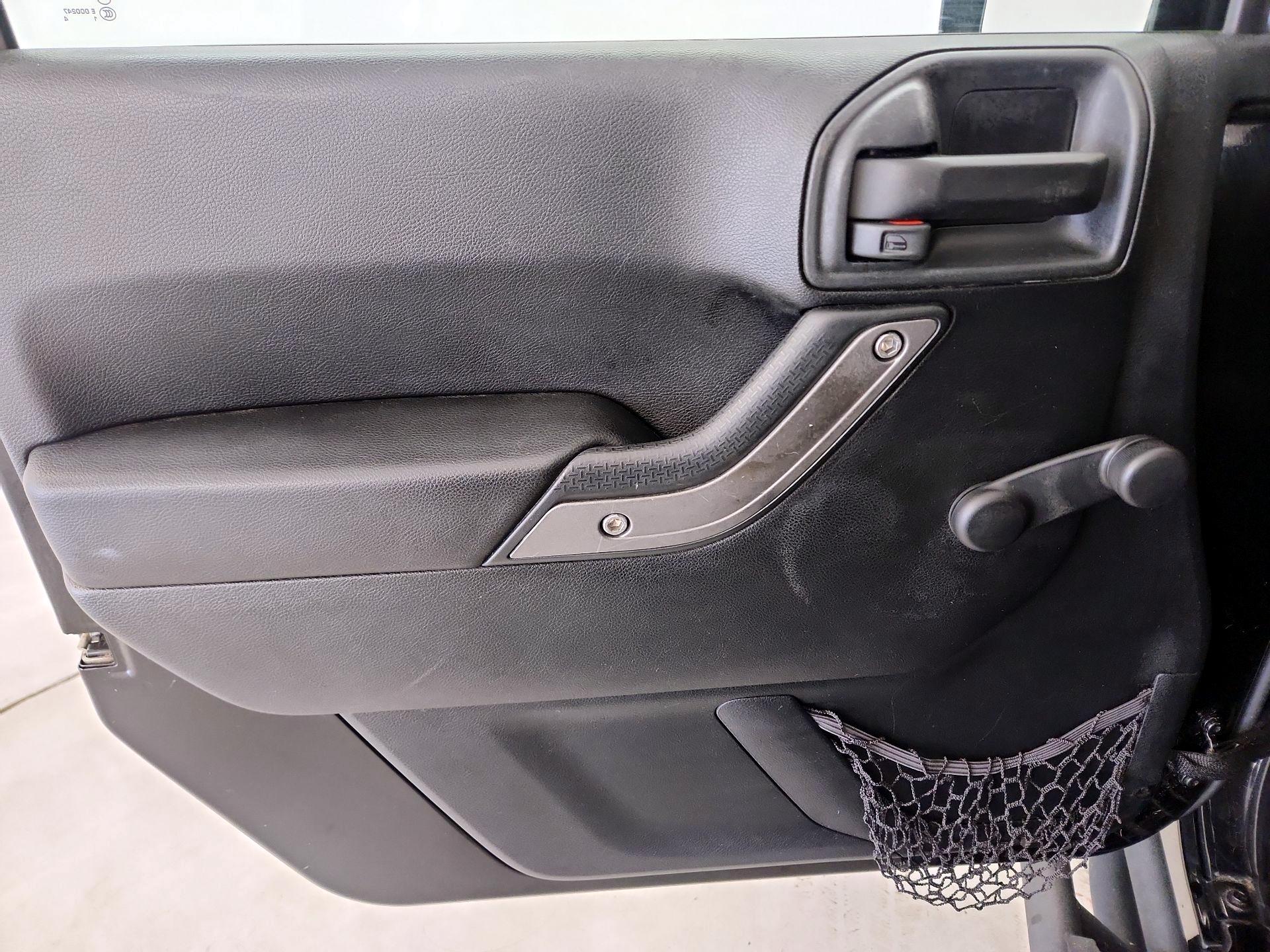 Thumbnail: 2016 Jeep Wrangler - 12