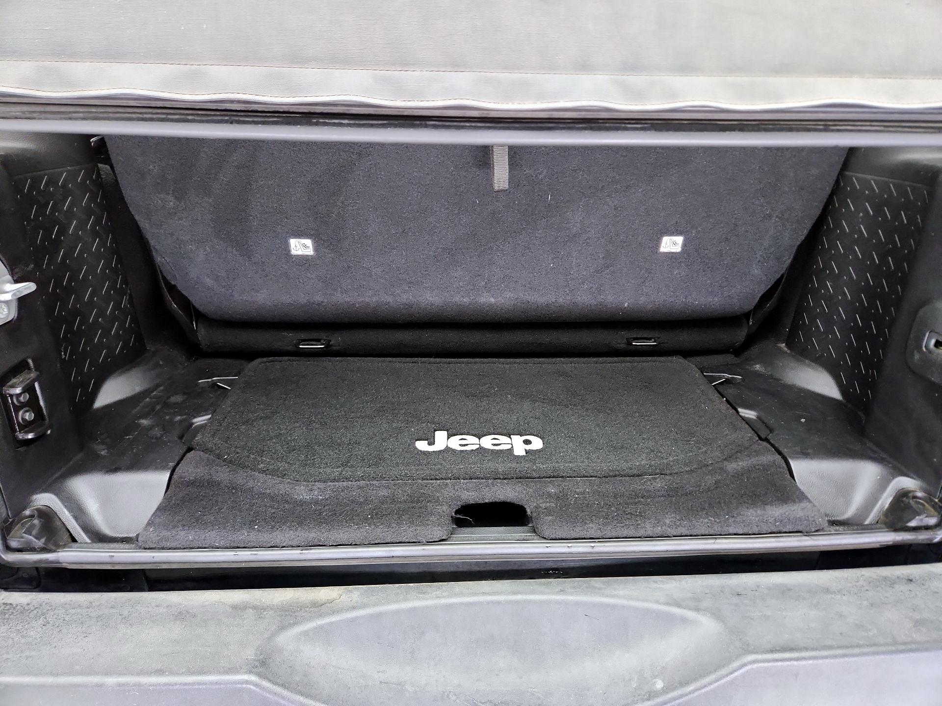 Thumbnail: 2016 Jeep Wrangler - 16