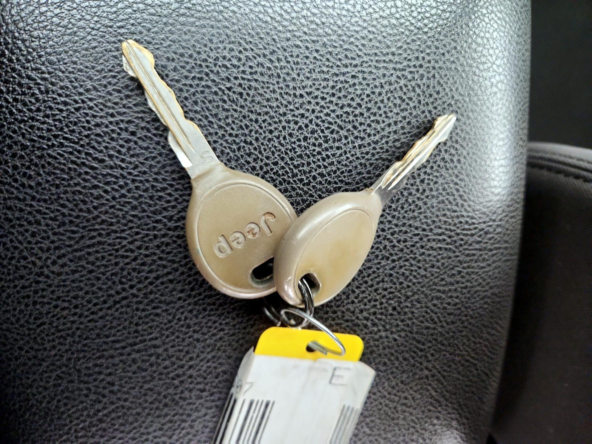 Thumbnail: 2016 Jeep Wrangler - 18