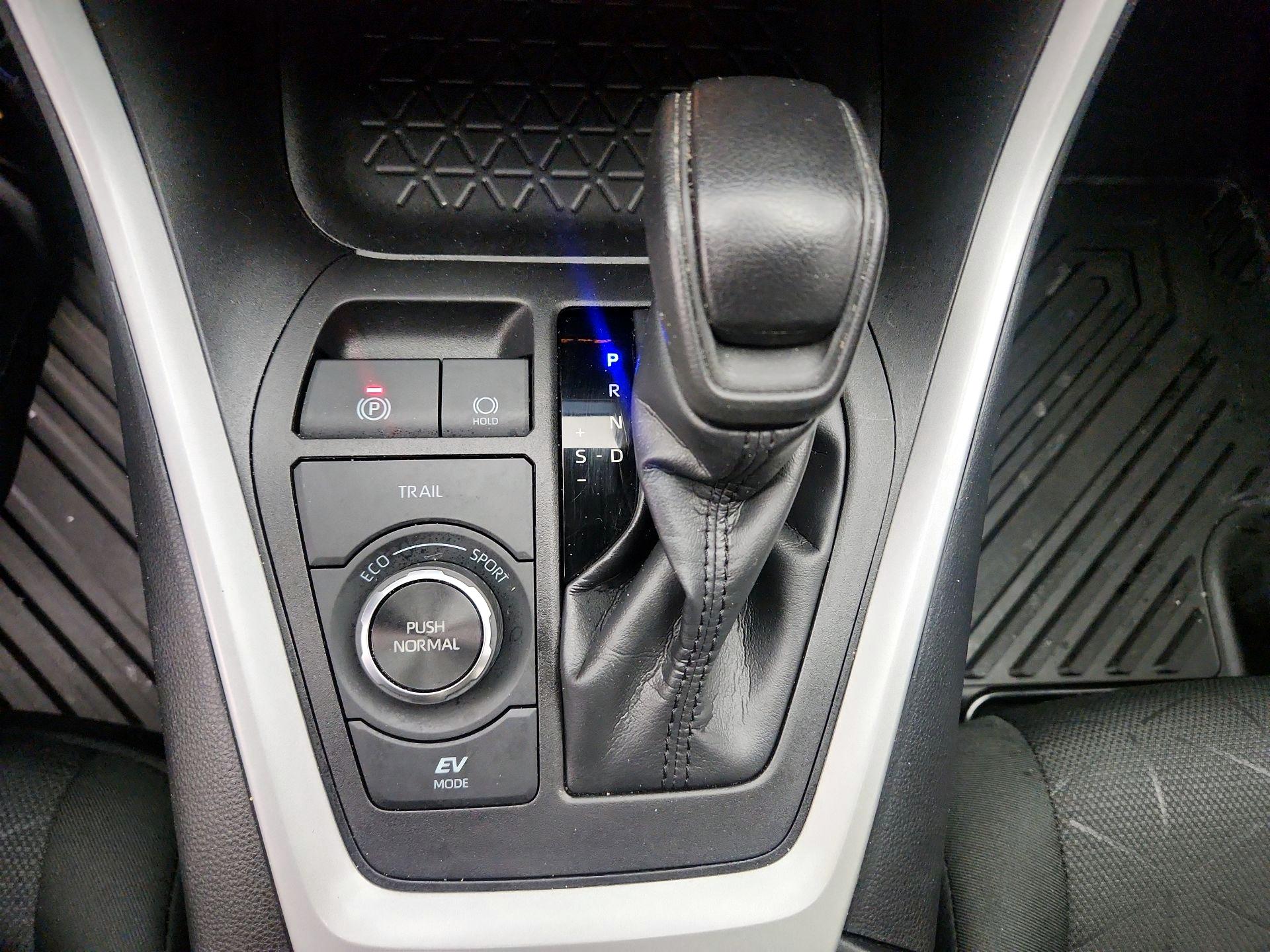 Thumbnail: 2024 Toyota RAV4 - 17