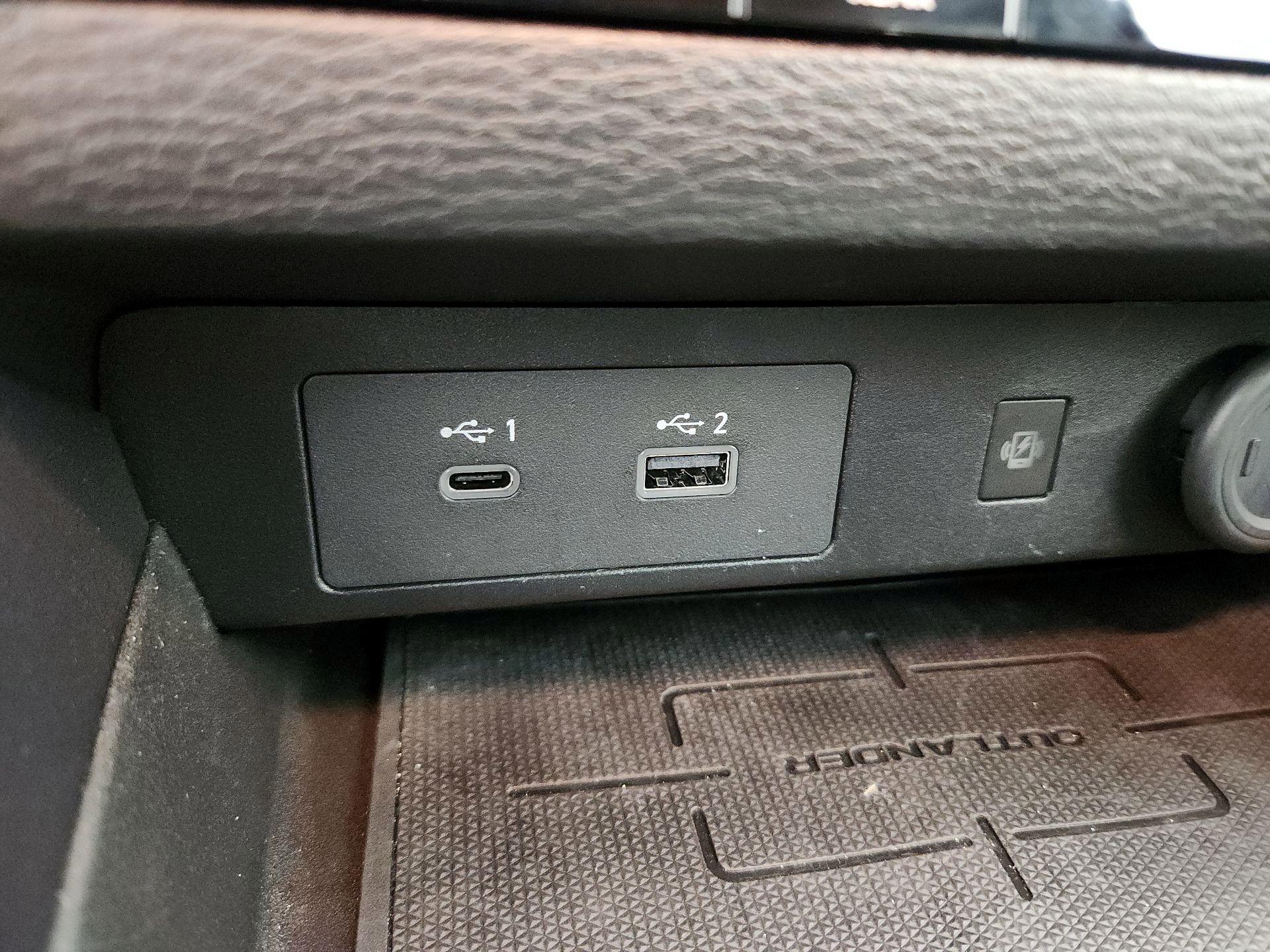 Thumbnail: 2024 Mitsubishi Outlander - 19