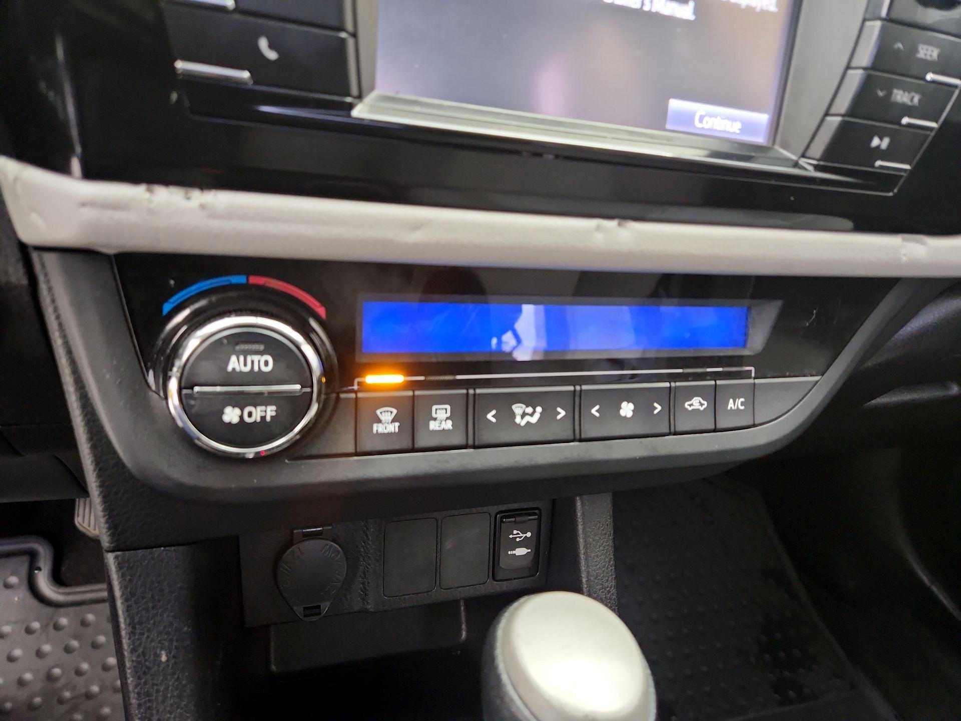 Thumbnail: 2016 Toyota Corolla - 16