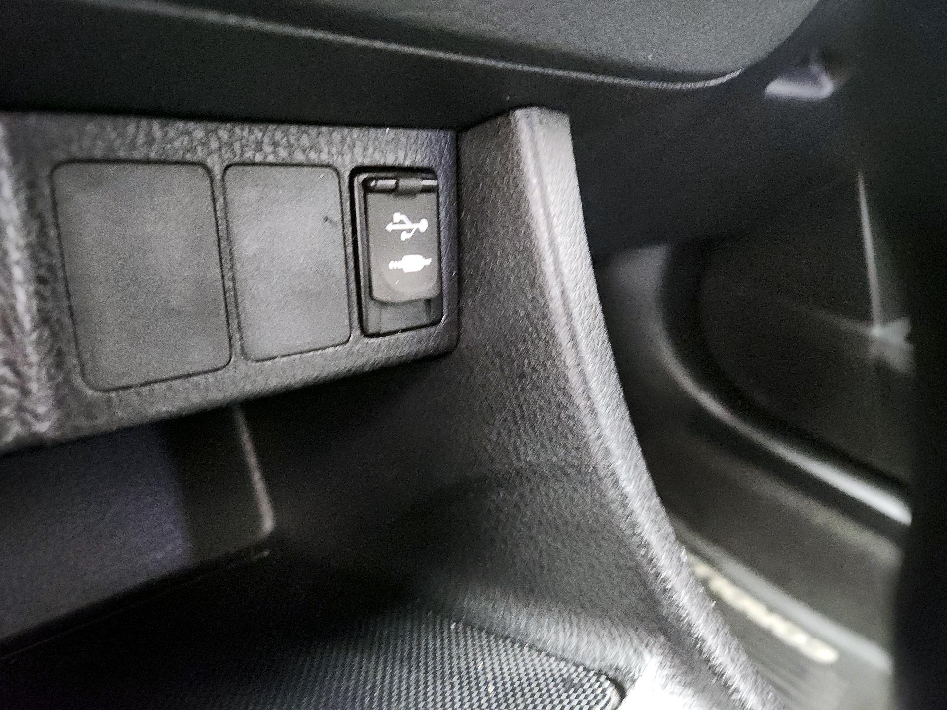 Thumbnail: 2016 Toyota Corolla - 18