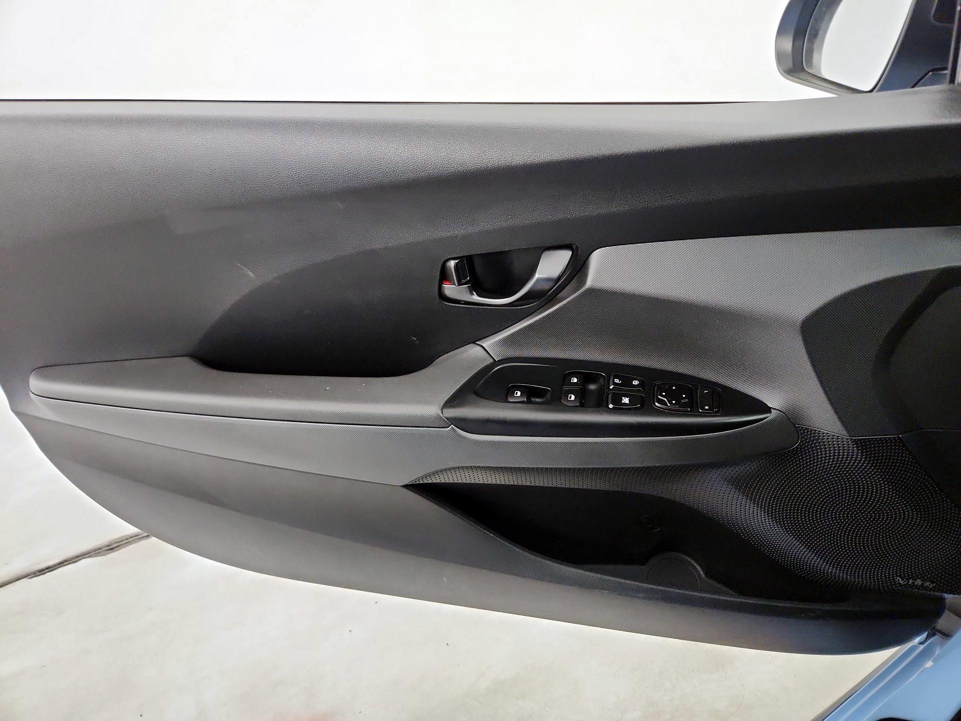 Thumbnail: 2021 Hyundai Veloster - 12