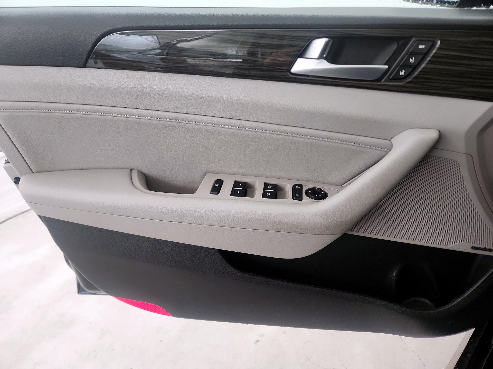 Thumbnail: 2015 Hyundai Sonata - 12