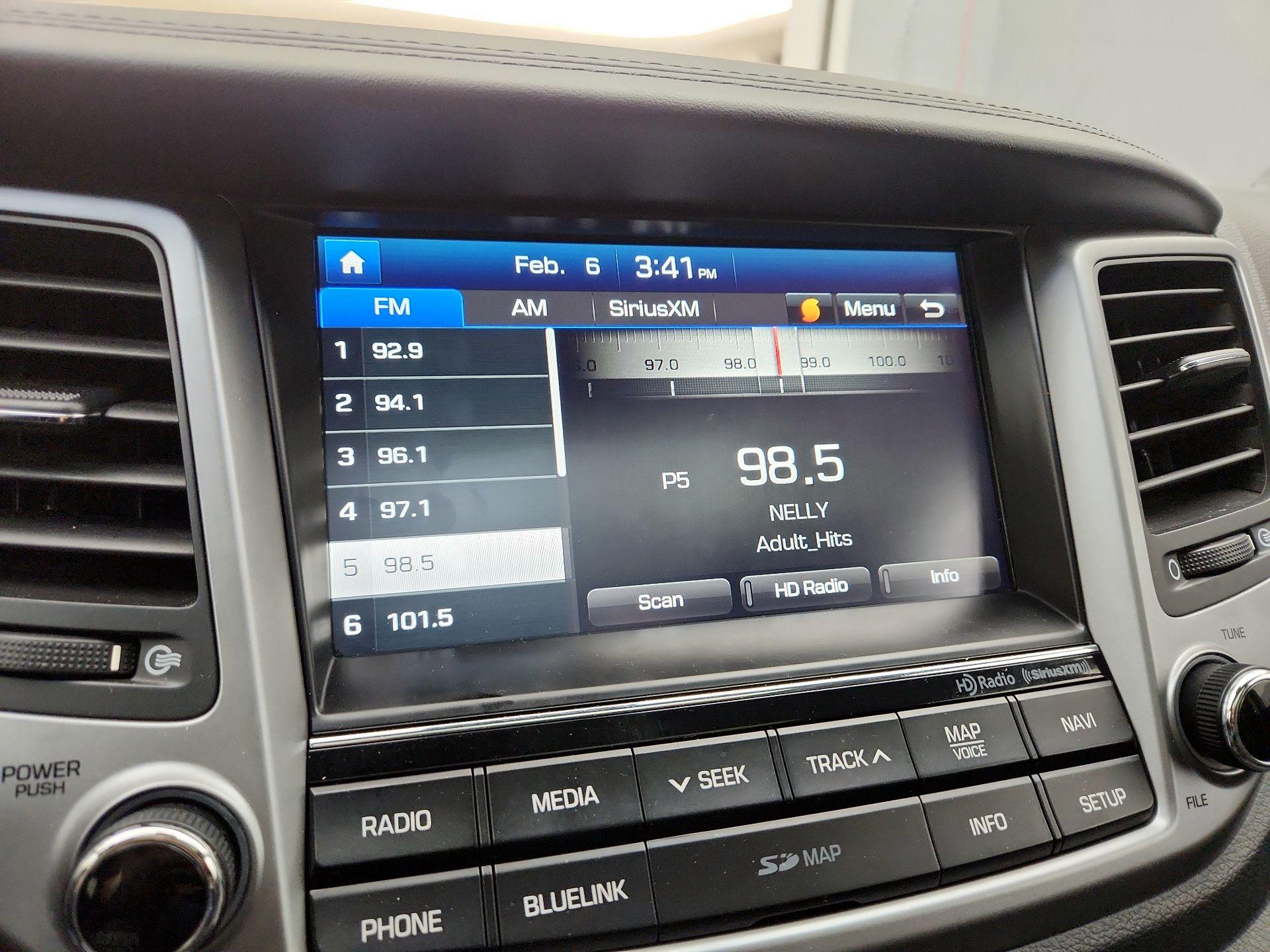 Thumbnail: 2016 Hyundai Tucson - 16