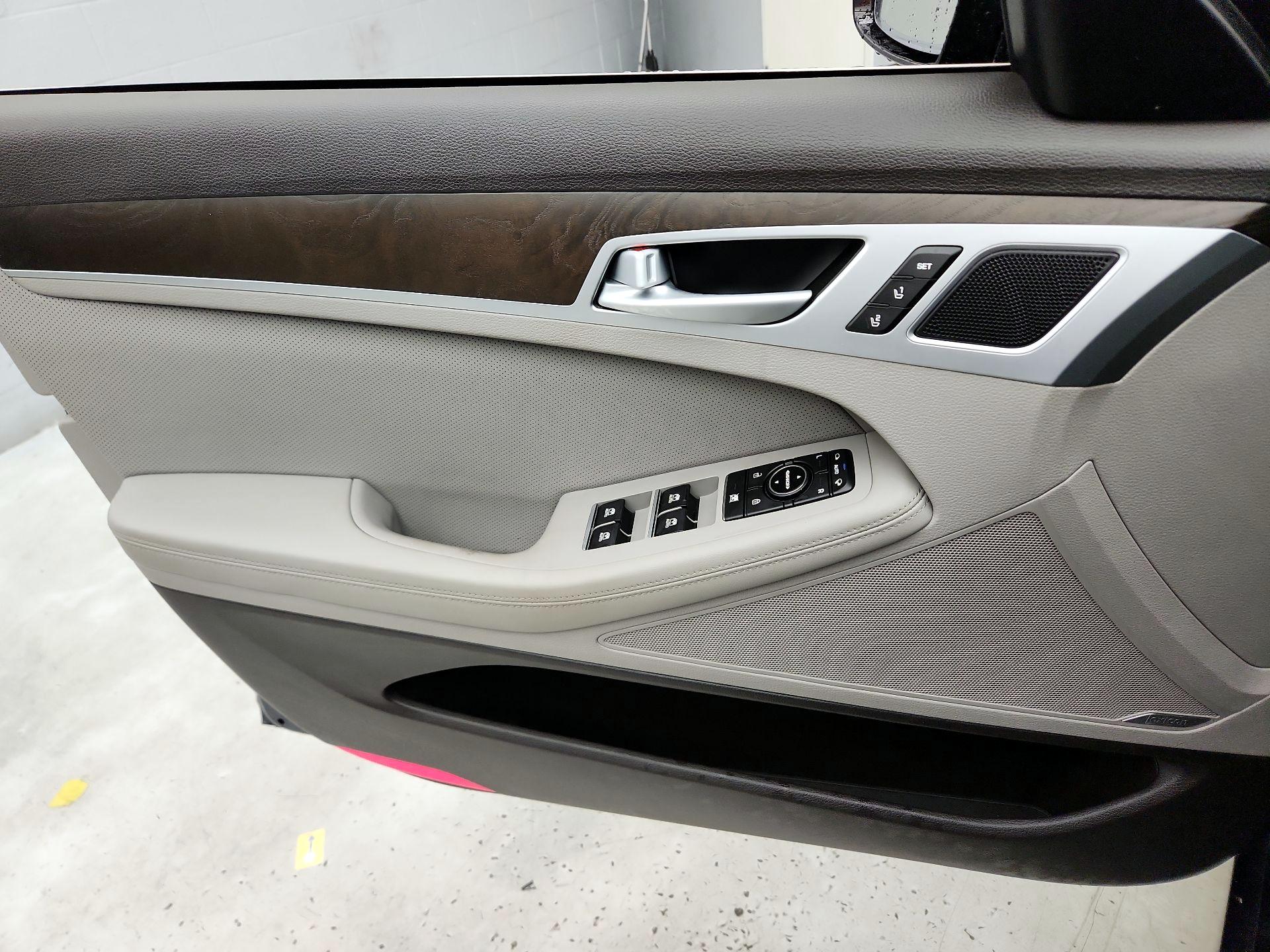 Thumbnail: 2017 Genesis G80 - 12