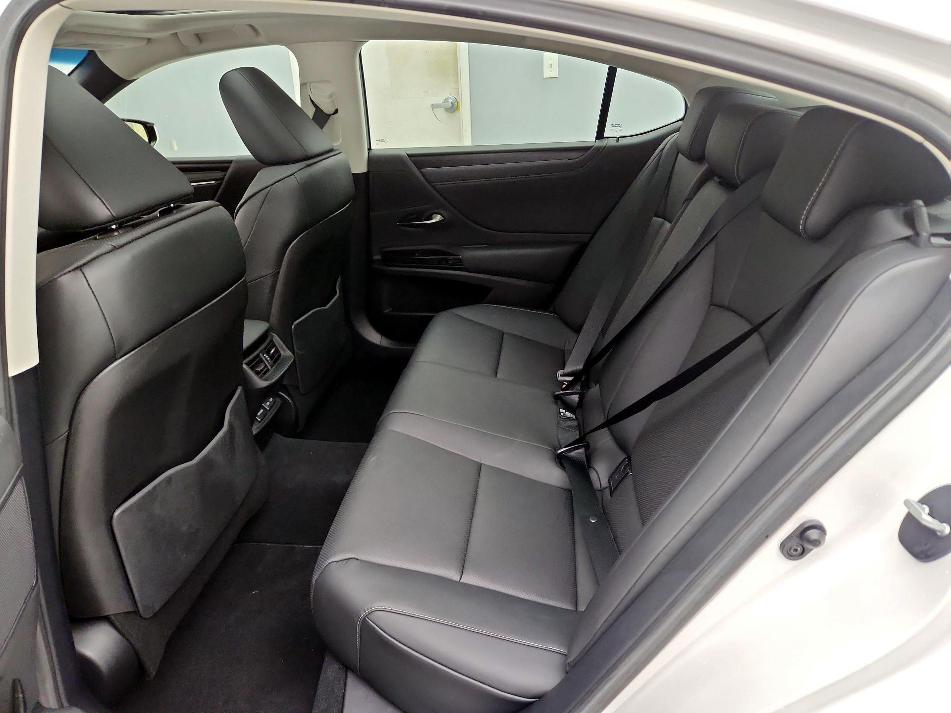 Thumbnail: 2024 Lexus ES - 20