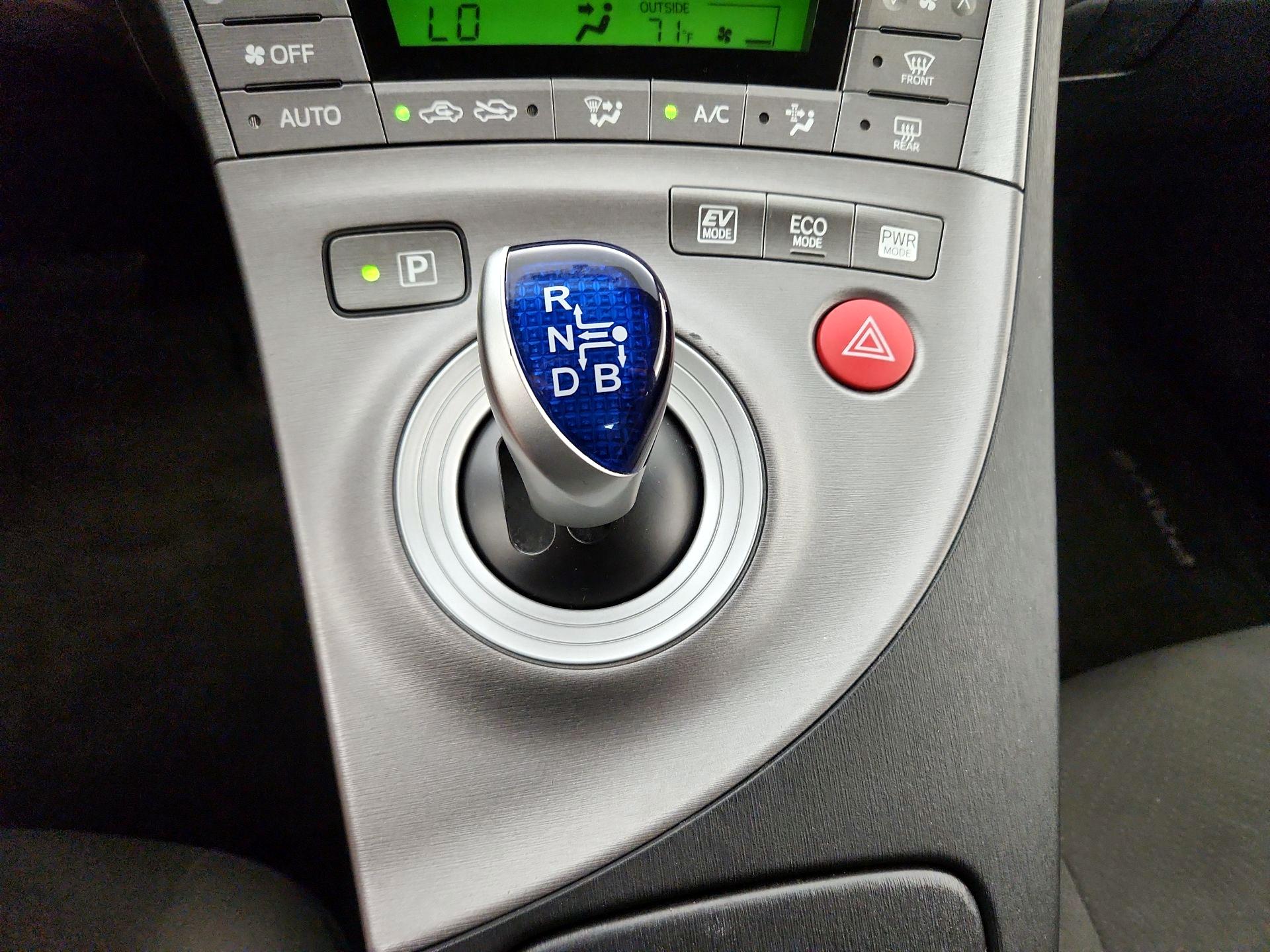 Thumbnail: 2015 Toyota Prius - 17