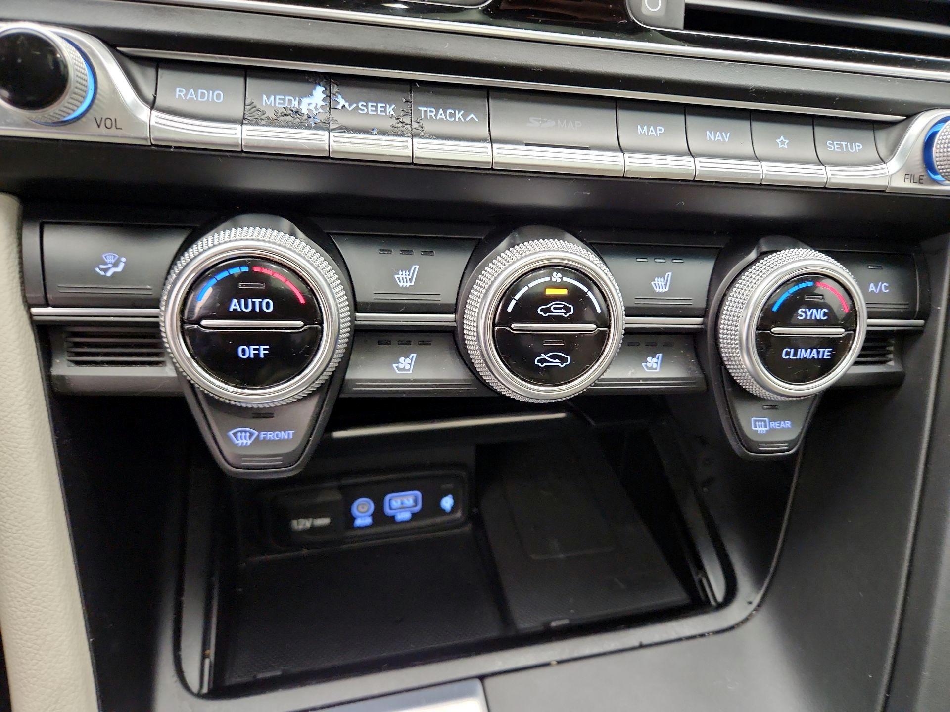Thumbnail: 2019 Genesis G70 - 17