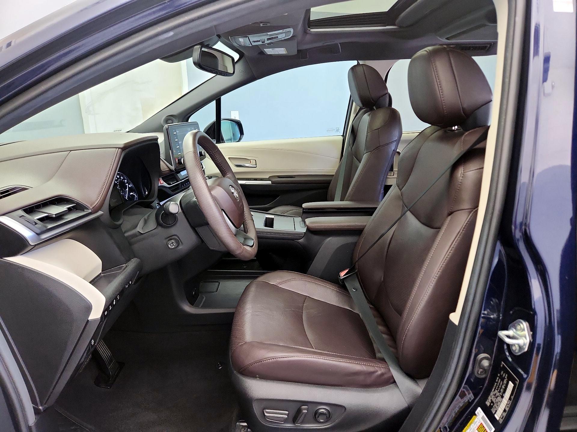 Thumbnail: 2023 Toyota Sienna - 11