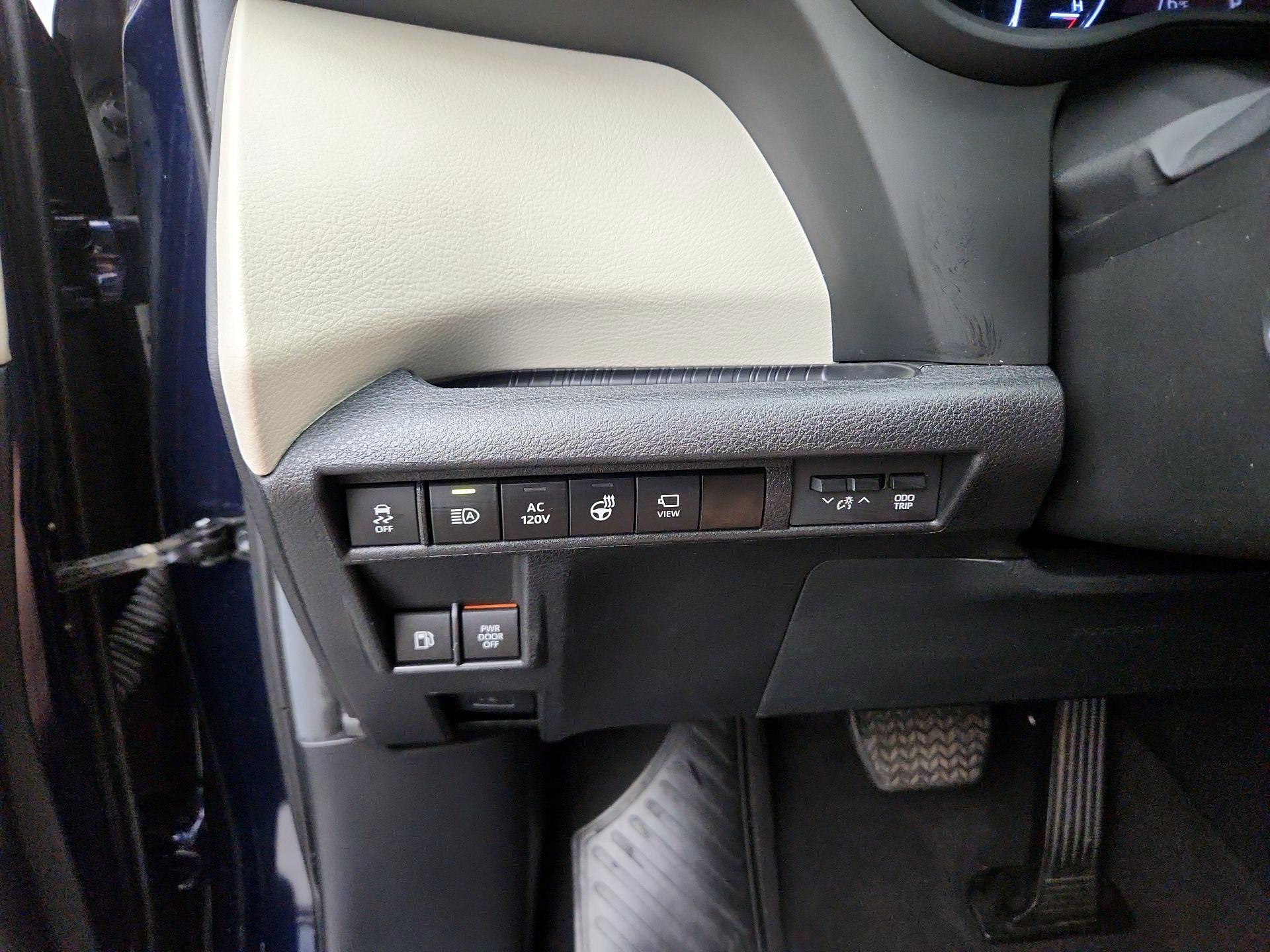 Thumbnail: 2023 Toyota Sienna - 13