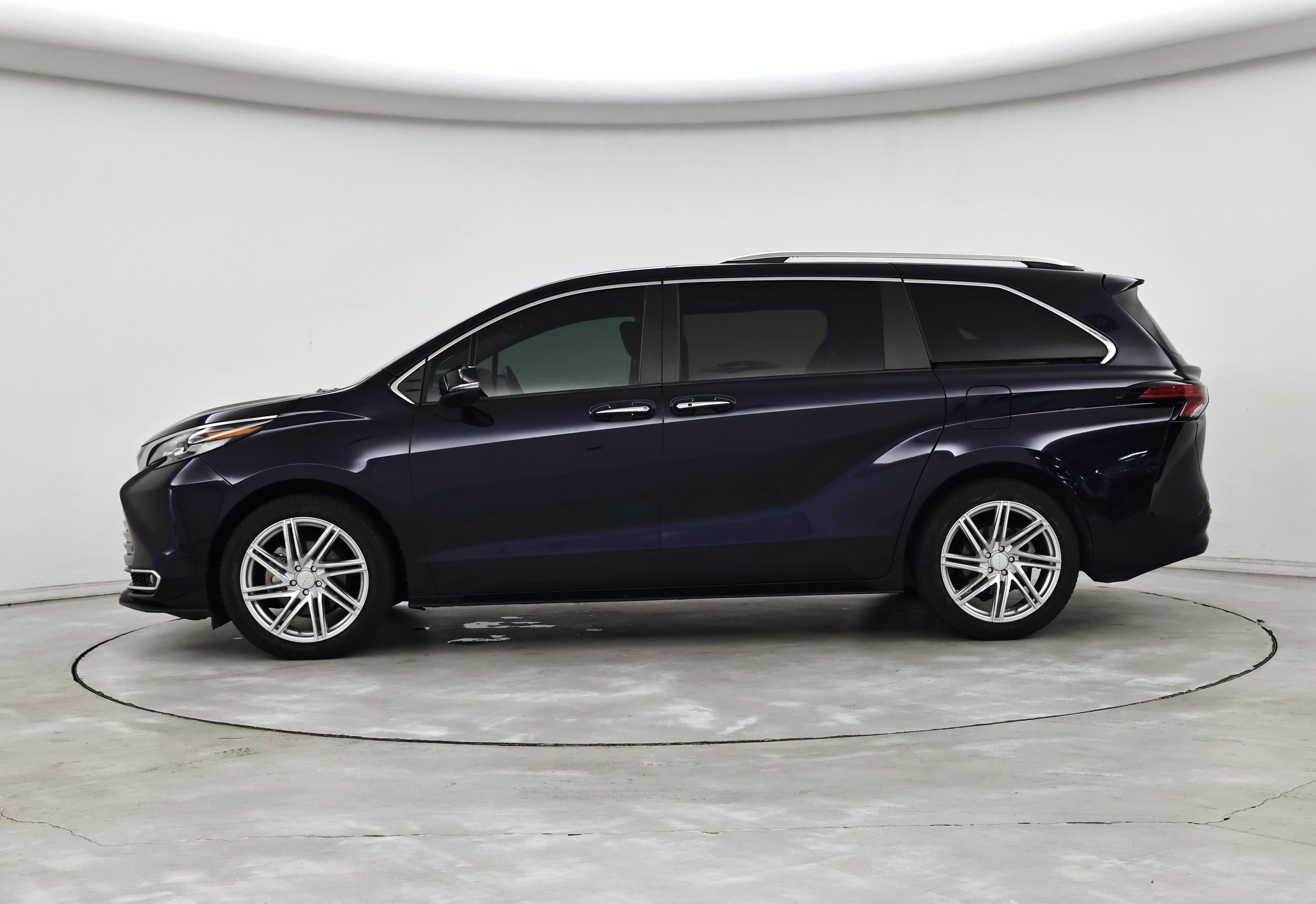 Thumbnail: 2023 Toyota Sienna - 3