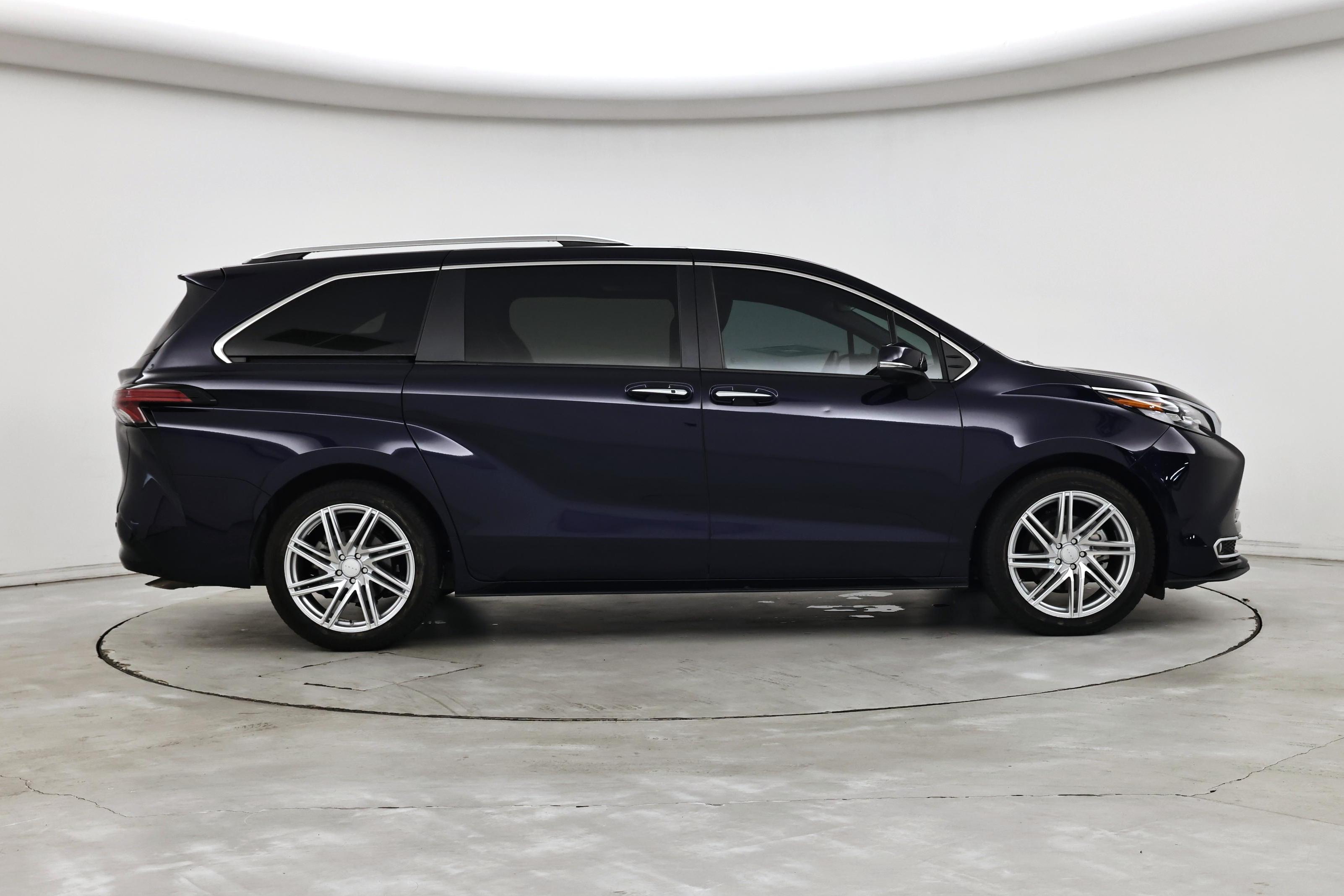 Thumbnail: 2023 Toyota Sienna - 7
