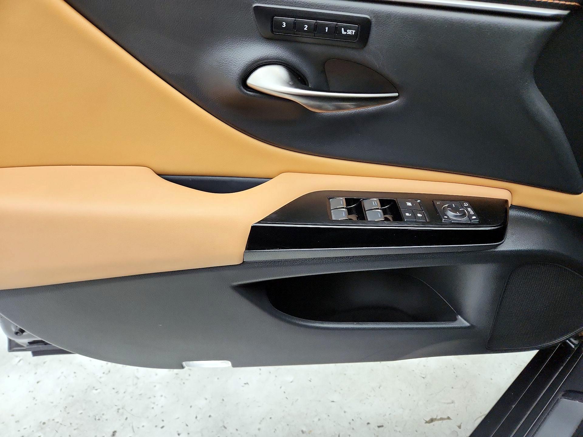 Thumbnail: 2025 Lexus ES - 12