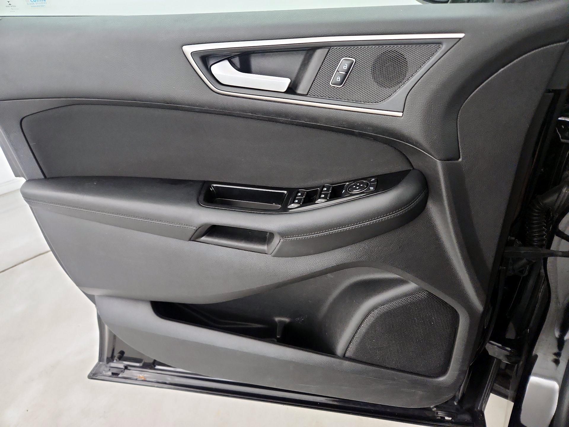 Thumbnail: 2017 Ford Edge - 12