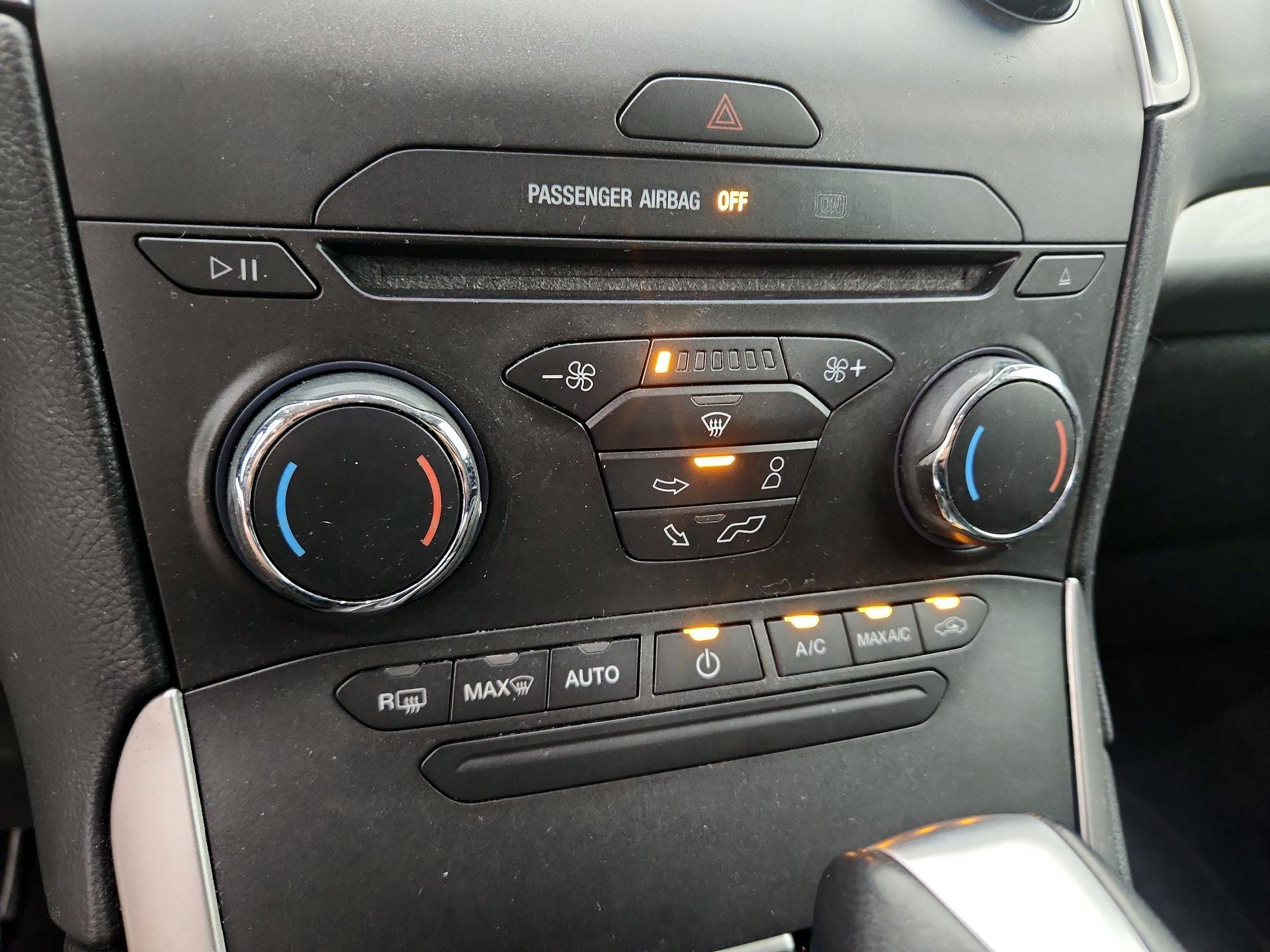 Thumbnail: 2017 Ford Edge - 16