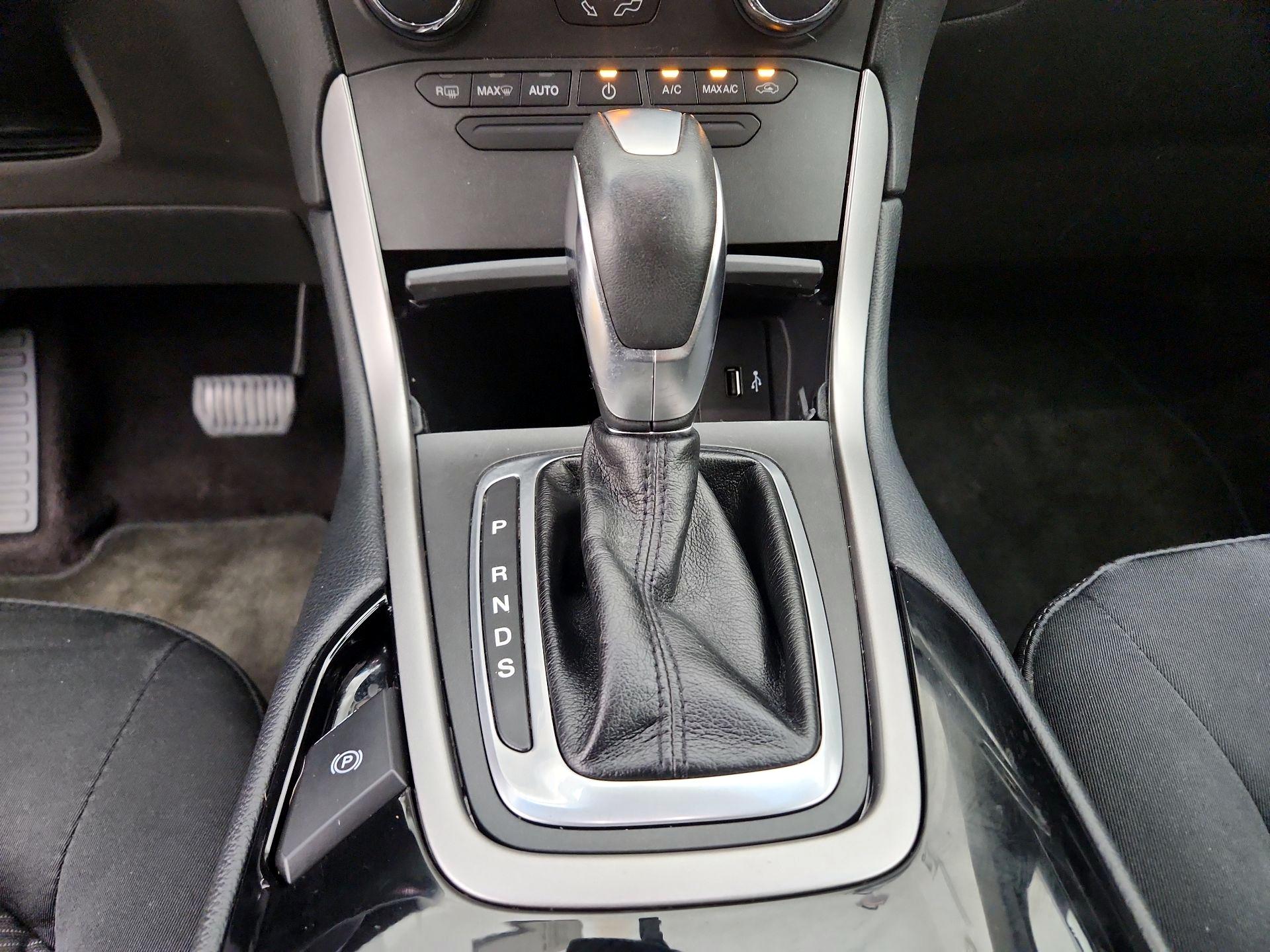 Thumbnail: 2017 Ford Edge - 17