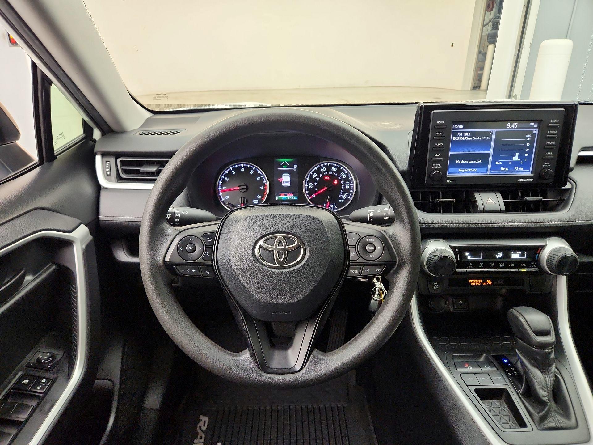 Thumbnail: 2020 Toyota RAV4 - 10