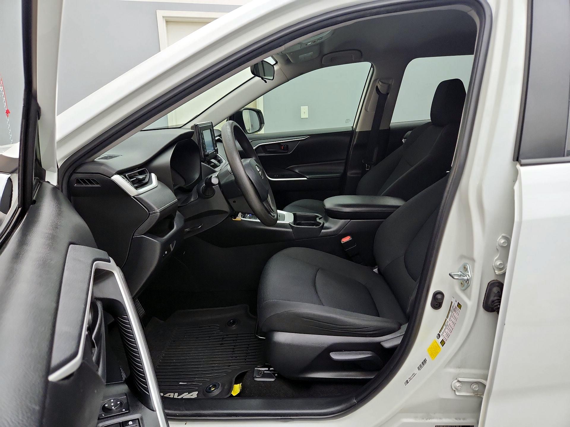 Thumbnail: 2020 Toyota RAV4 - 11