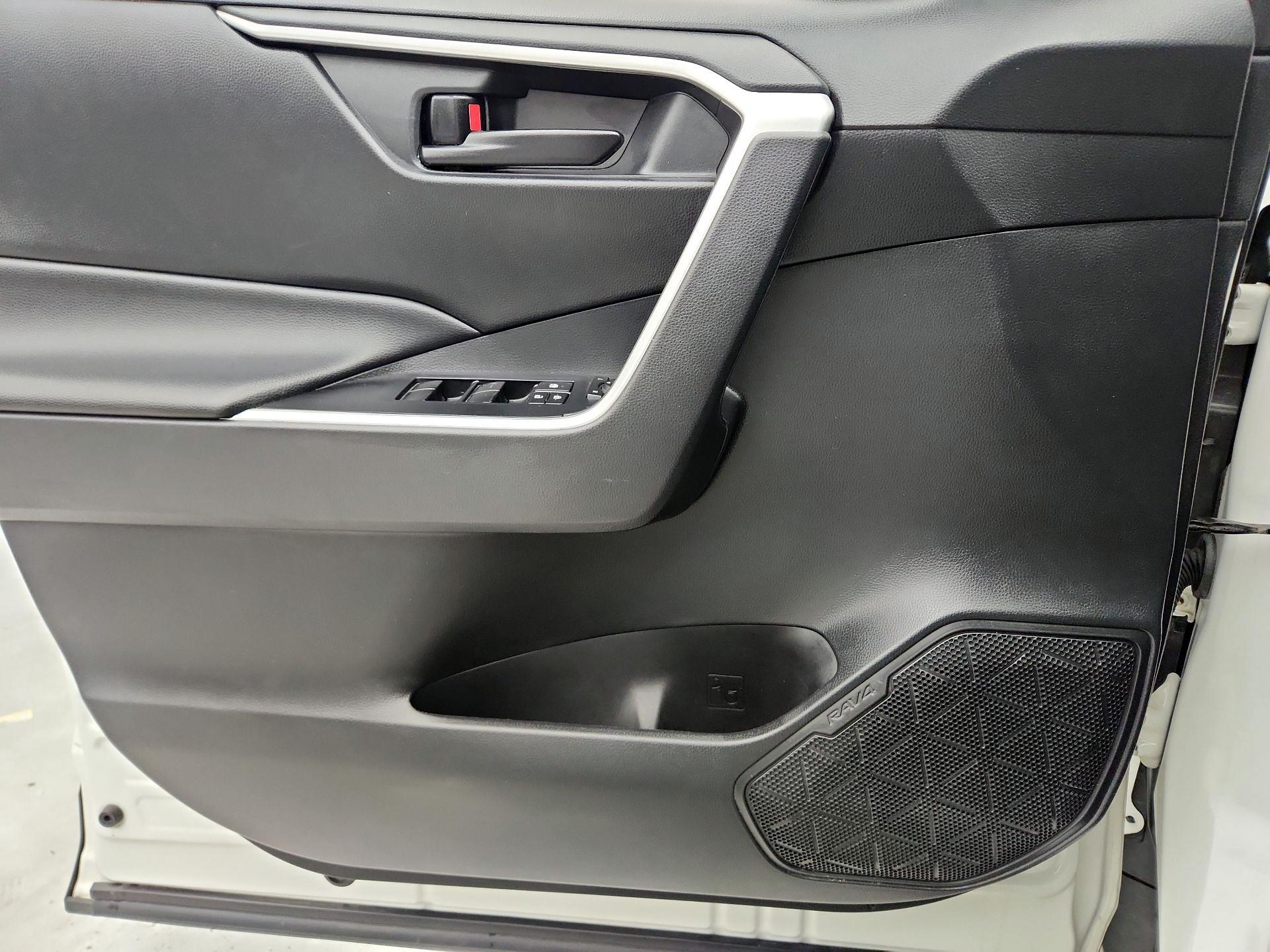 Thumbnail: 2020 Toyota RAV4 - 12