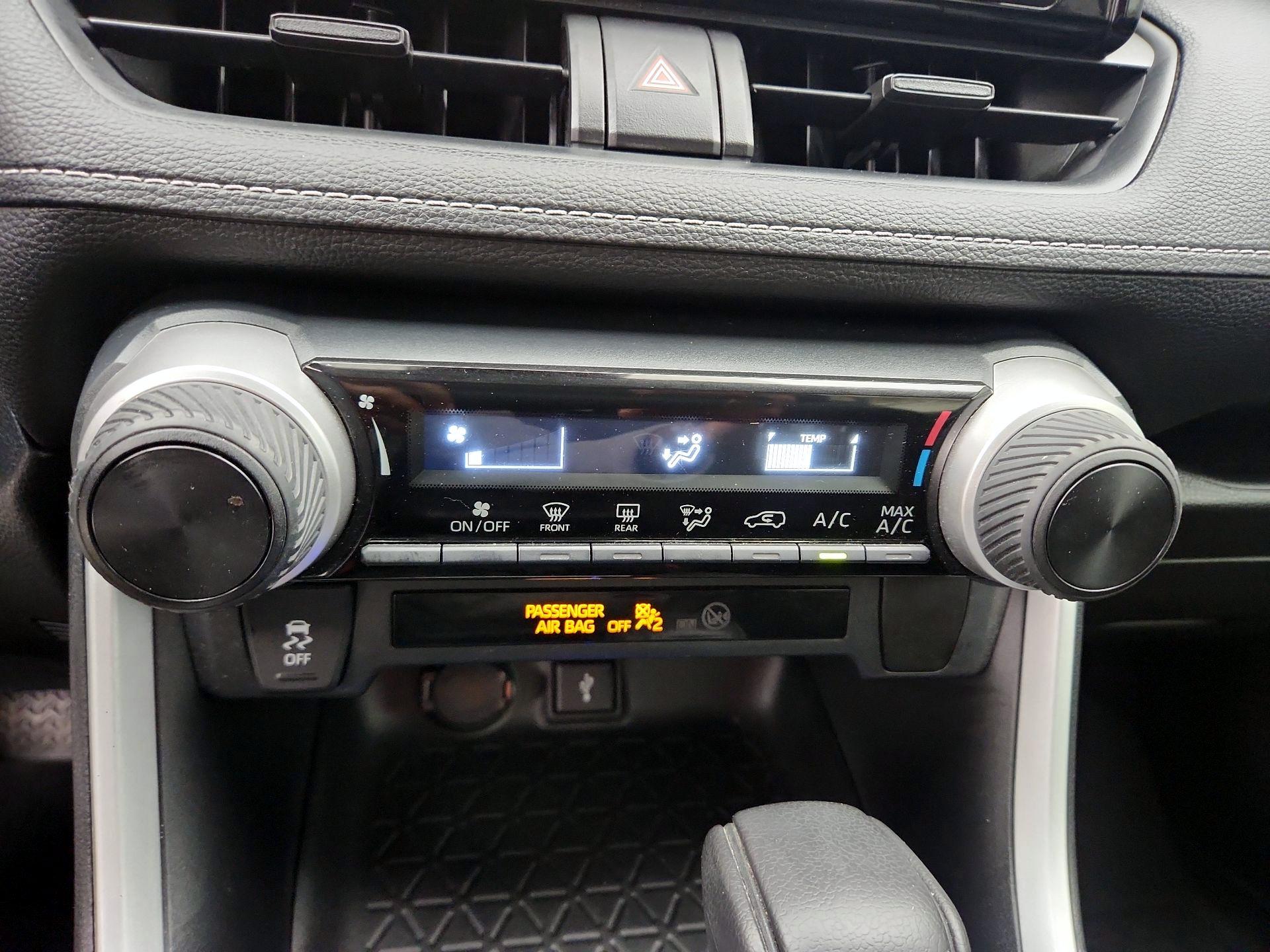 Thumbnail: 2020 Toyota RAV4 - 16