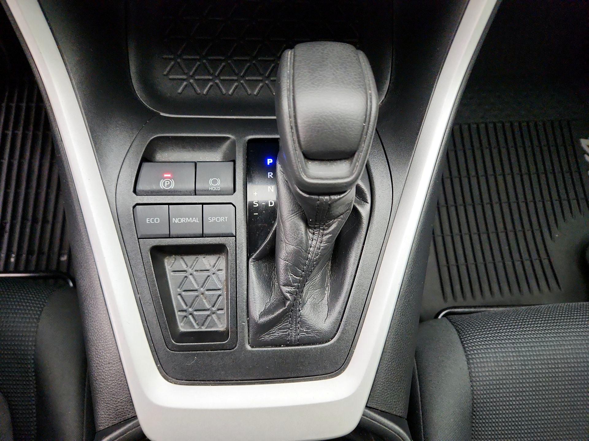 Thumbnail: 2020 Toyota RAV4 - 17