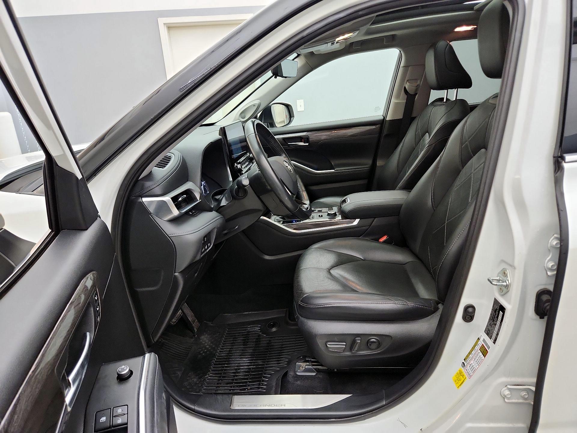 Thumbnail: 2021 Toyota Highlander - 11