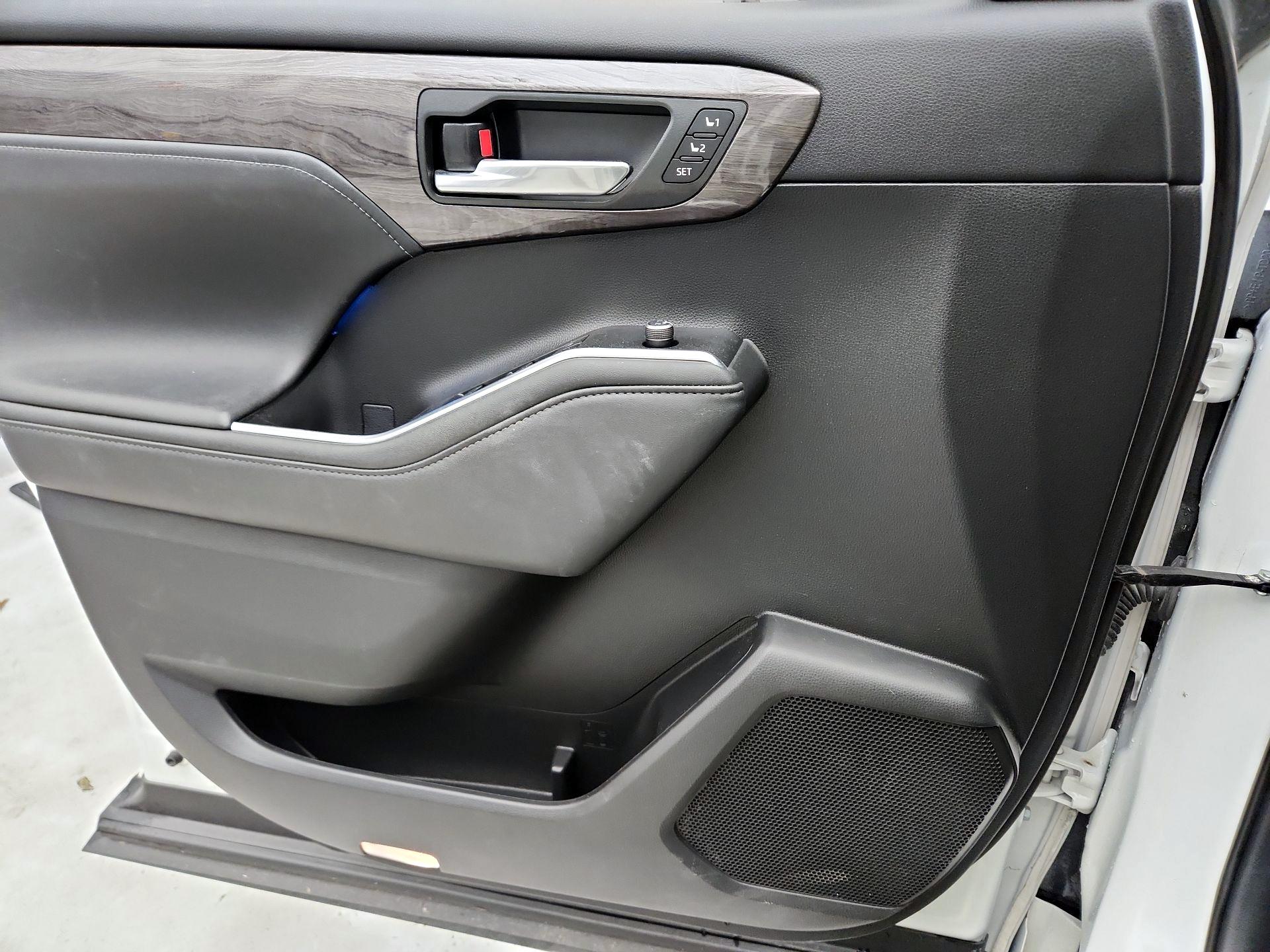 Thumbnail: 2021 Toyota Highlander - 12