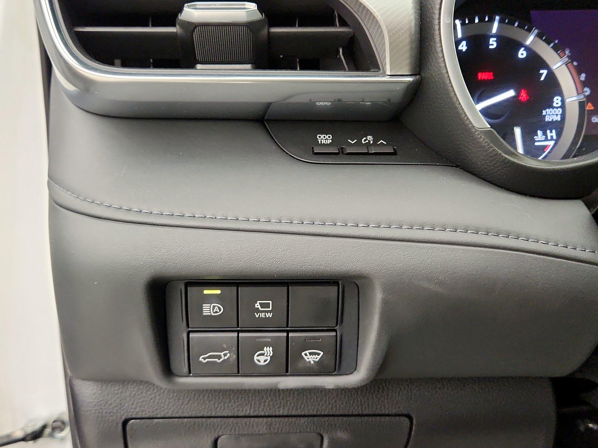 Thumbnail: 2021 Toyota Highlander - 13