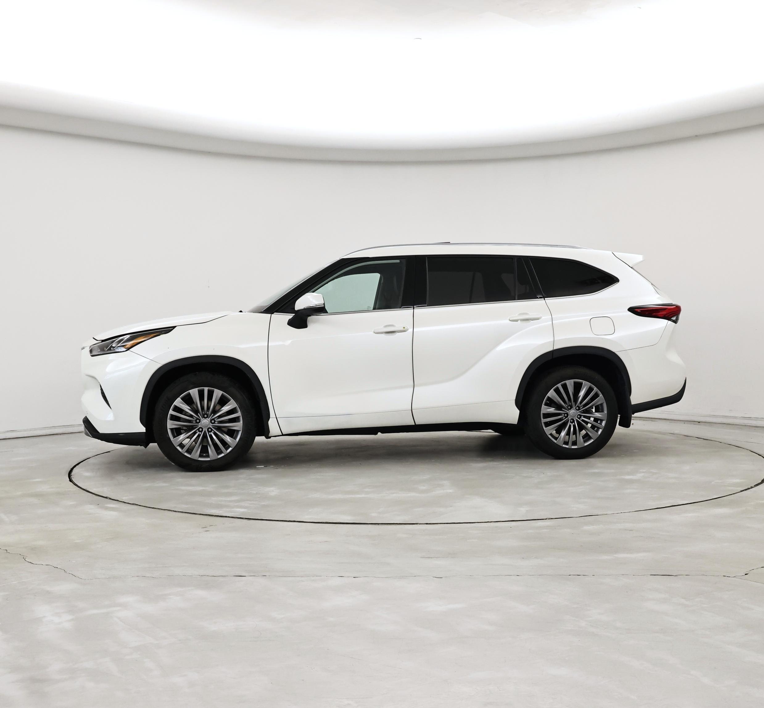 Thumbnail: 2021 Toyota Highlander - 3