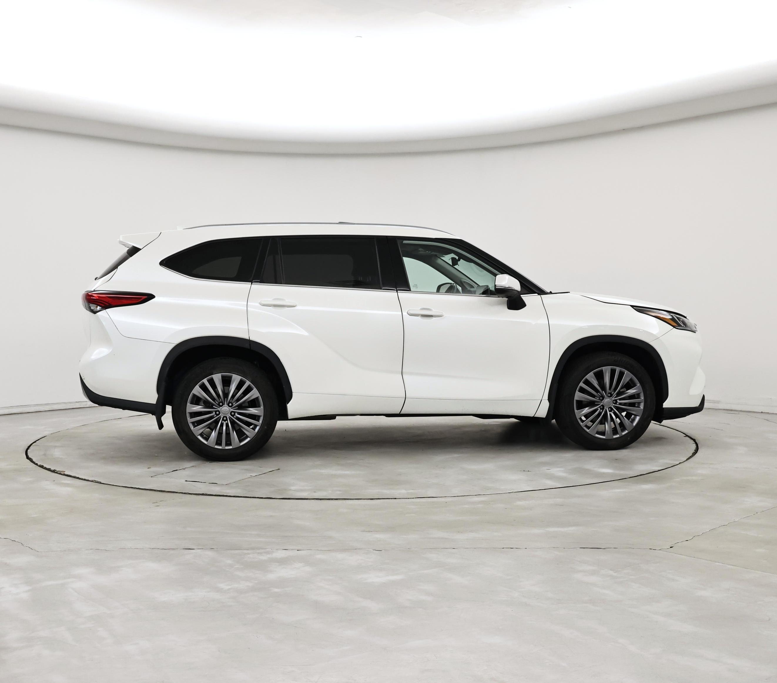 Thumbnail: 2021 Toyota Highlander - 7