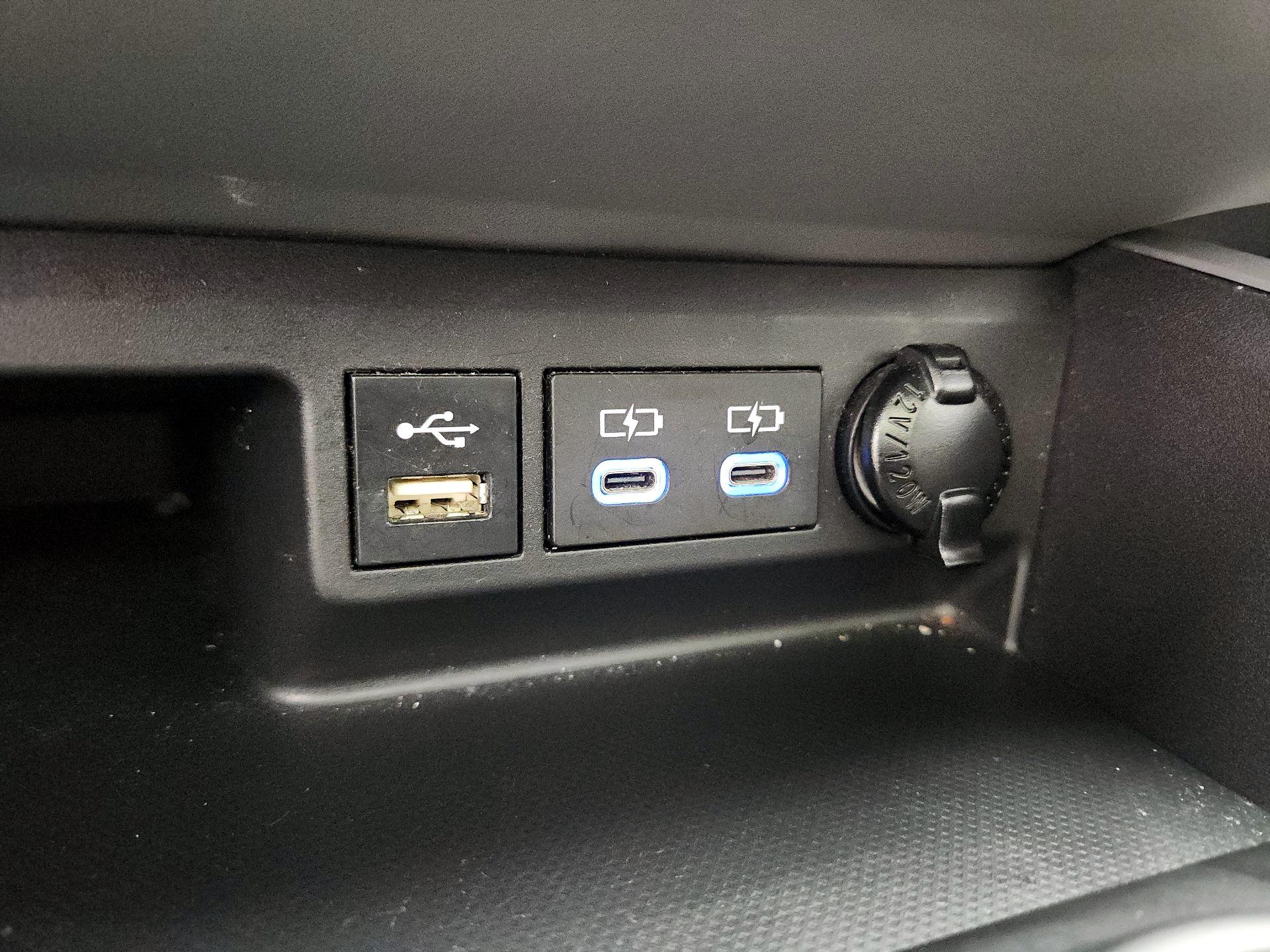 Thumbnail: 2022 Toyota Highlander - 18