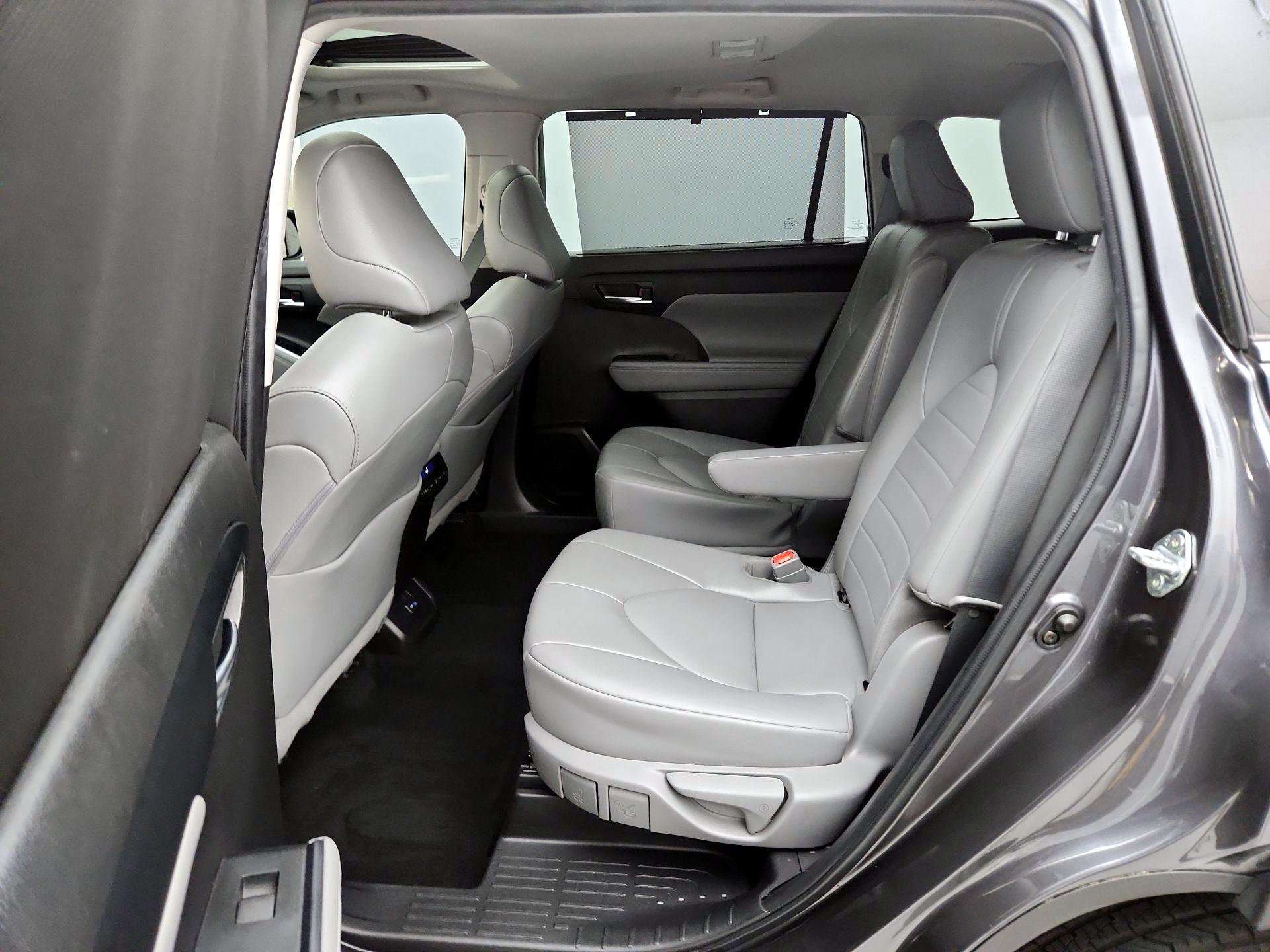 Thumbnail: 2022 Toyota Highlander - 20