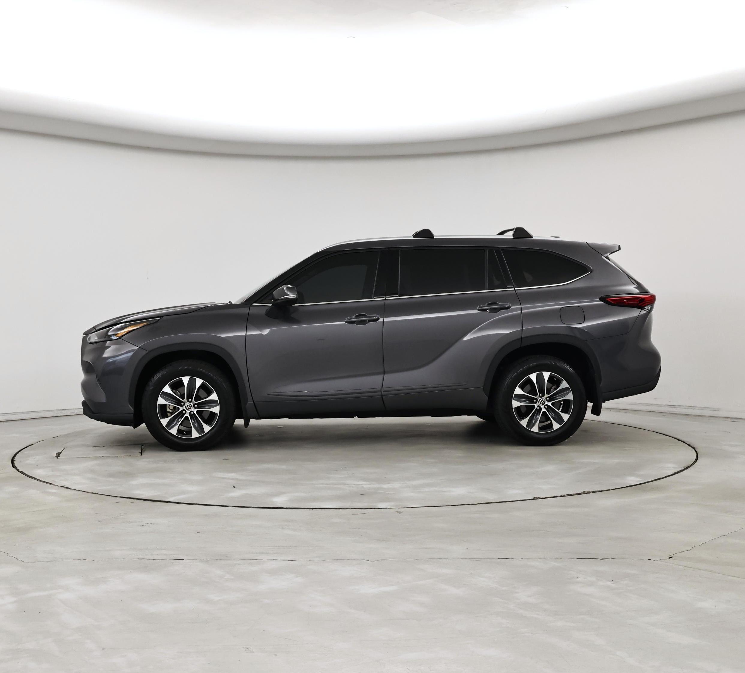 Thumbnail: 2022 Toyota Highlander - 3